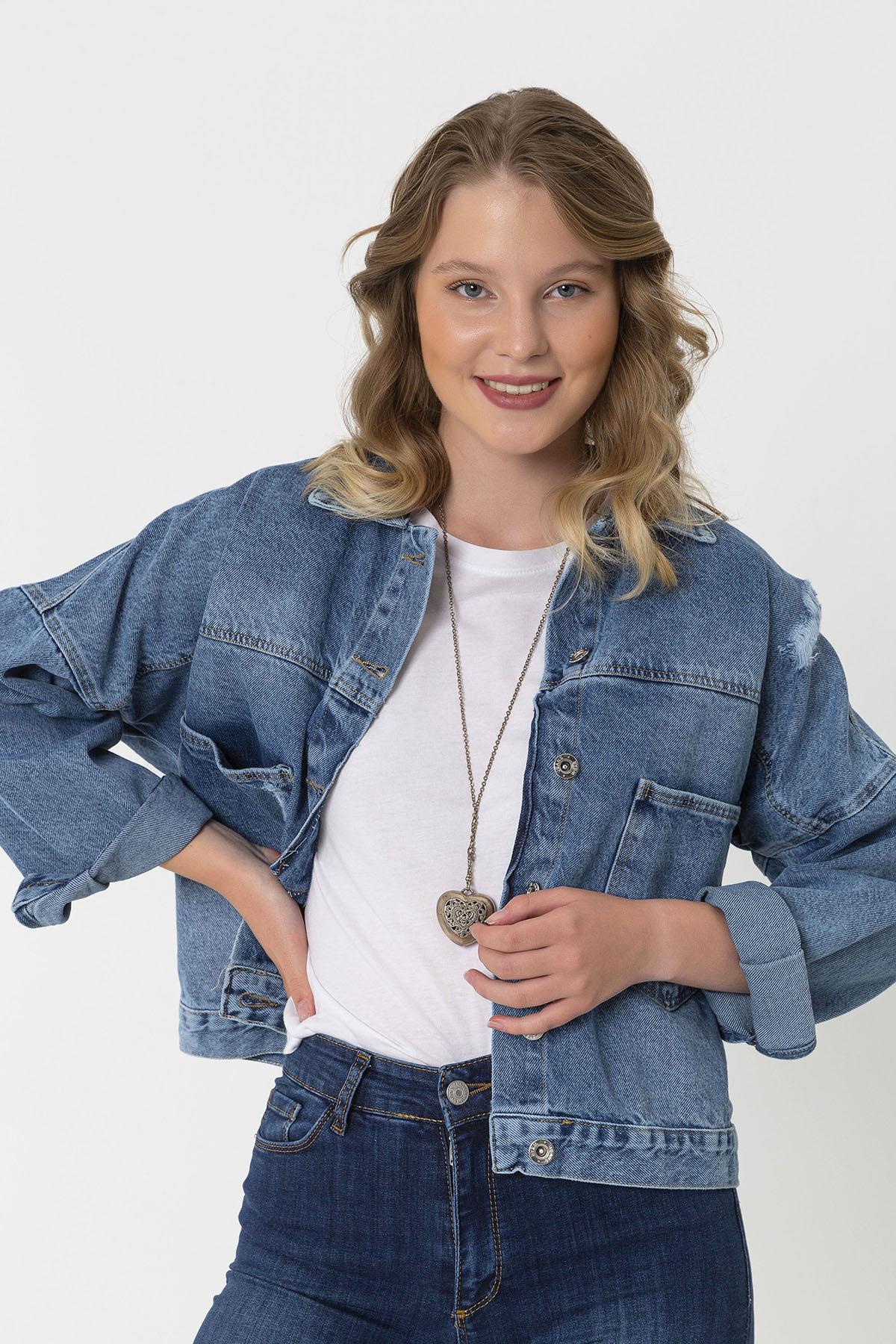 Kadın Çift Cepli Arkası Düğme Detaylı Denim Ceket