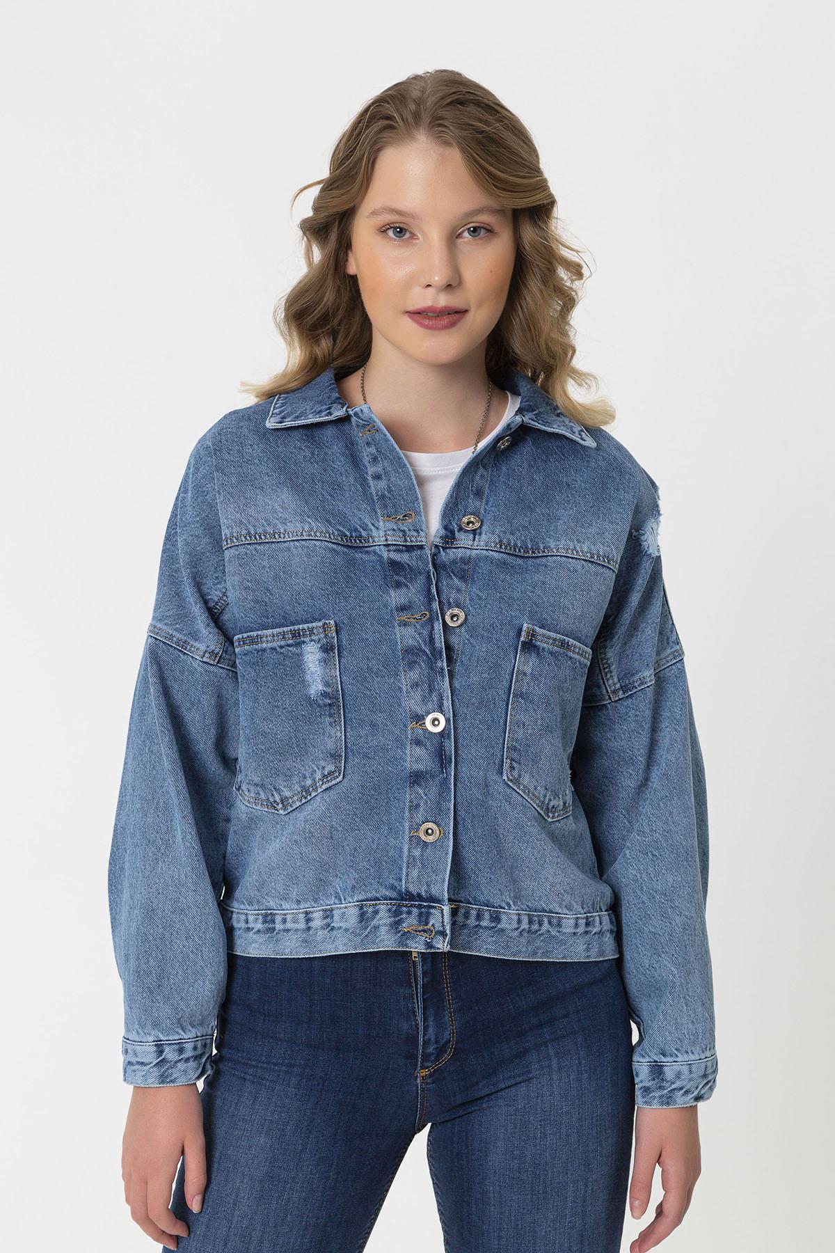 Kadın Çift Cepli Arkası Düğme Detaylı Denim Ceket