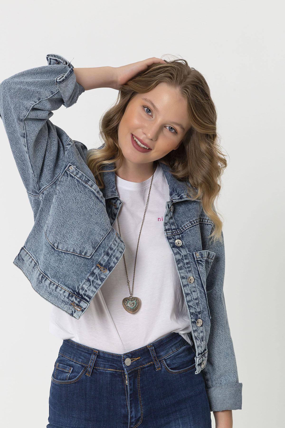 Kadın Çift Cepli Kısa Denim Ceket