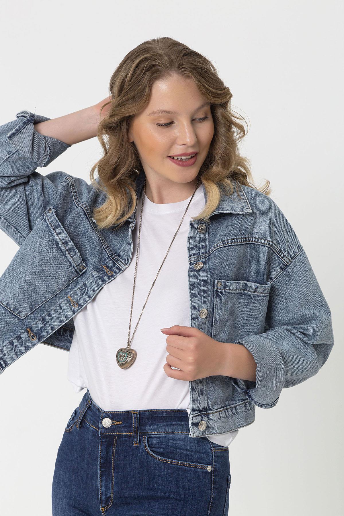 Kadın Çift Cepli Kısa Denim Ceket