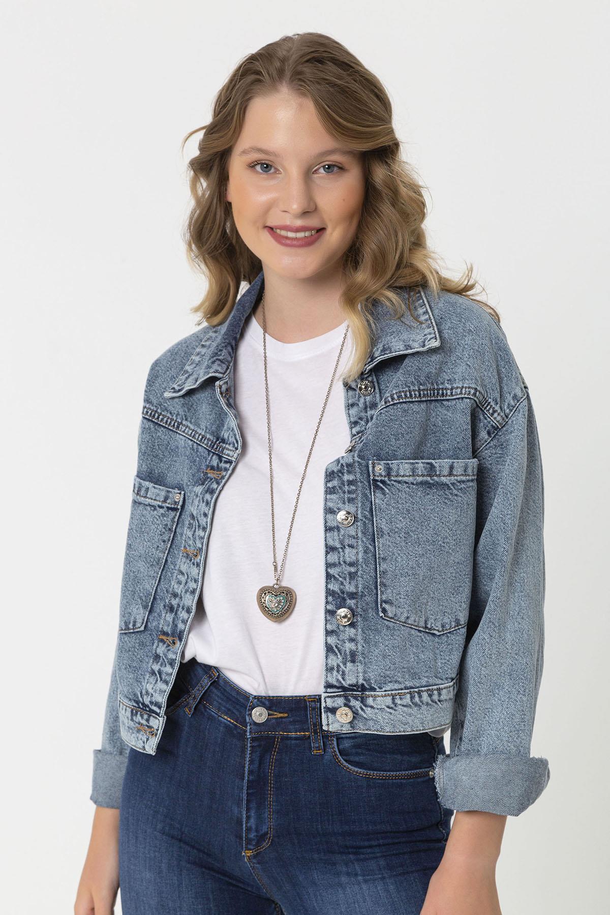 Kadın Çift Cepli Kısa Denim Ceket