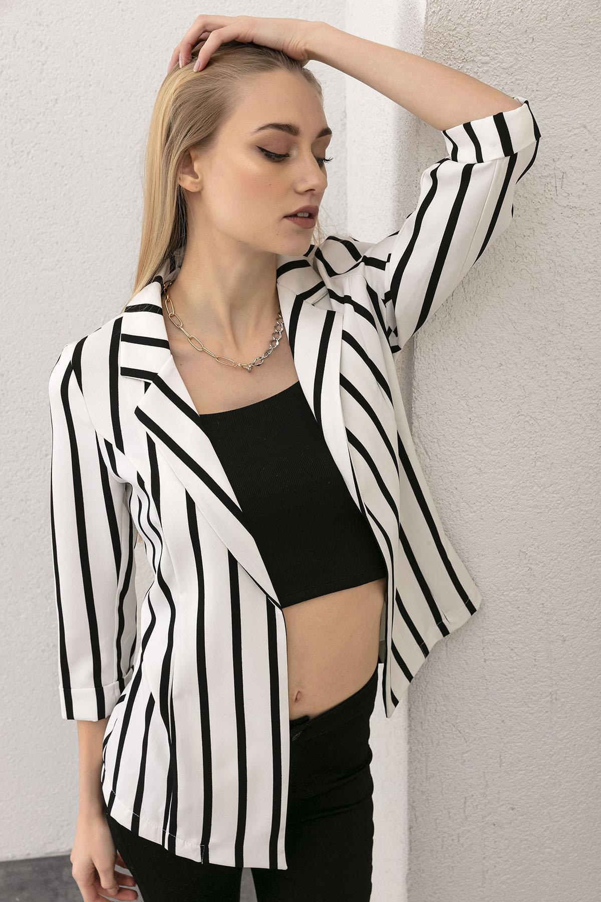Kadın Çizgi Detaylı Önü Açık Blazer Ceket