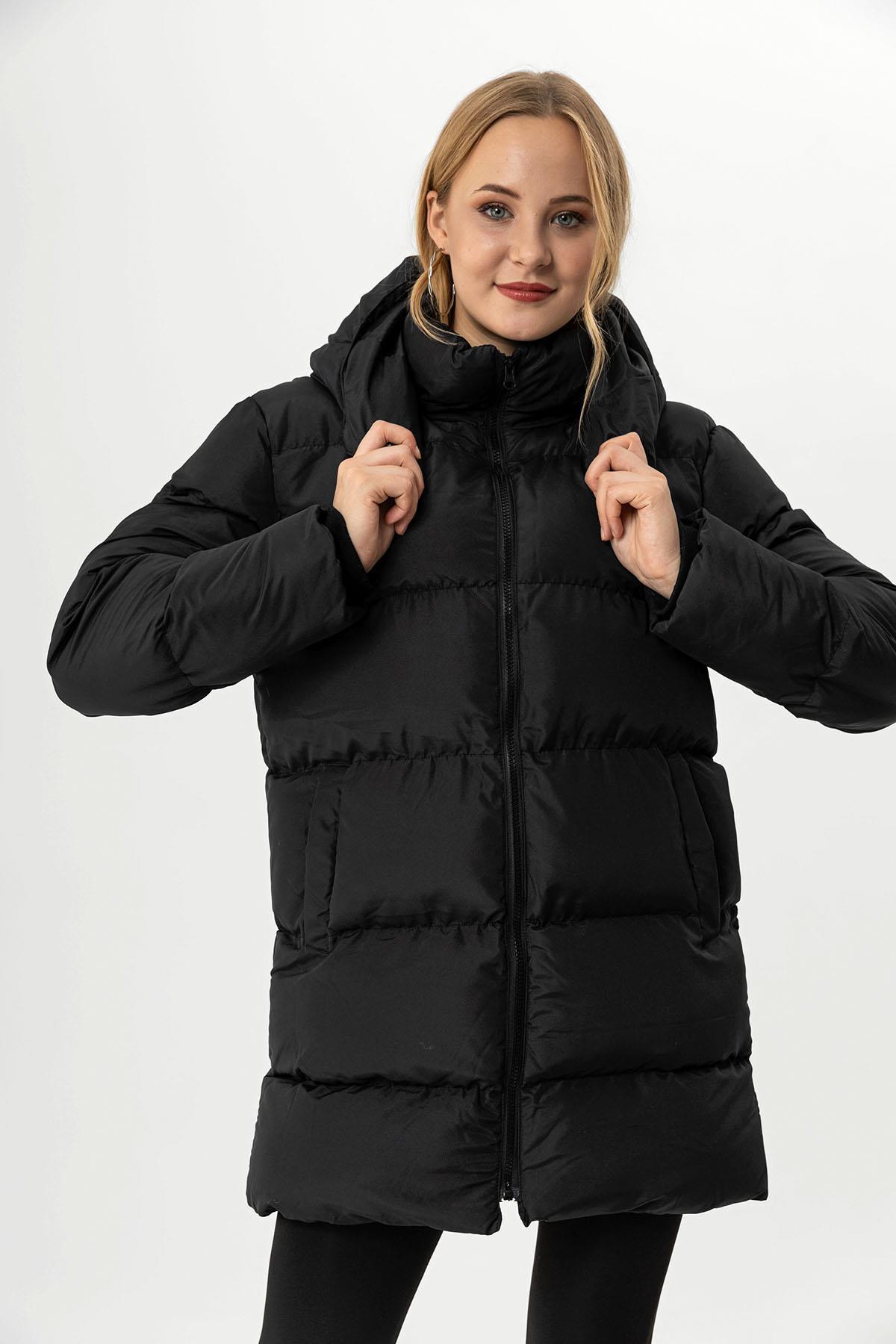 Kadın Kapüşon Detaylı Oversize Şişme Mont
