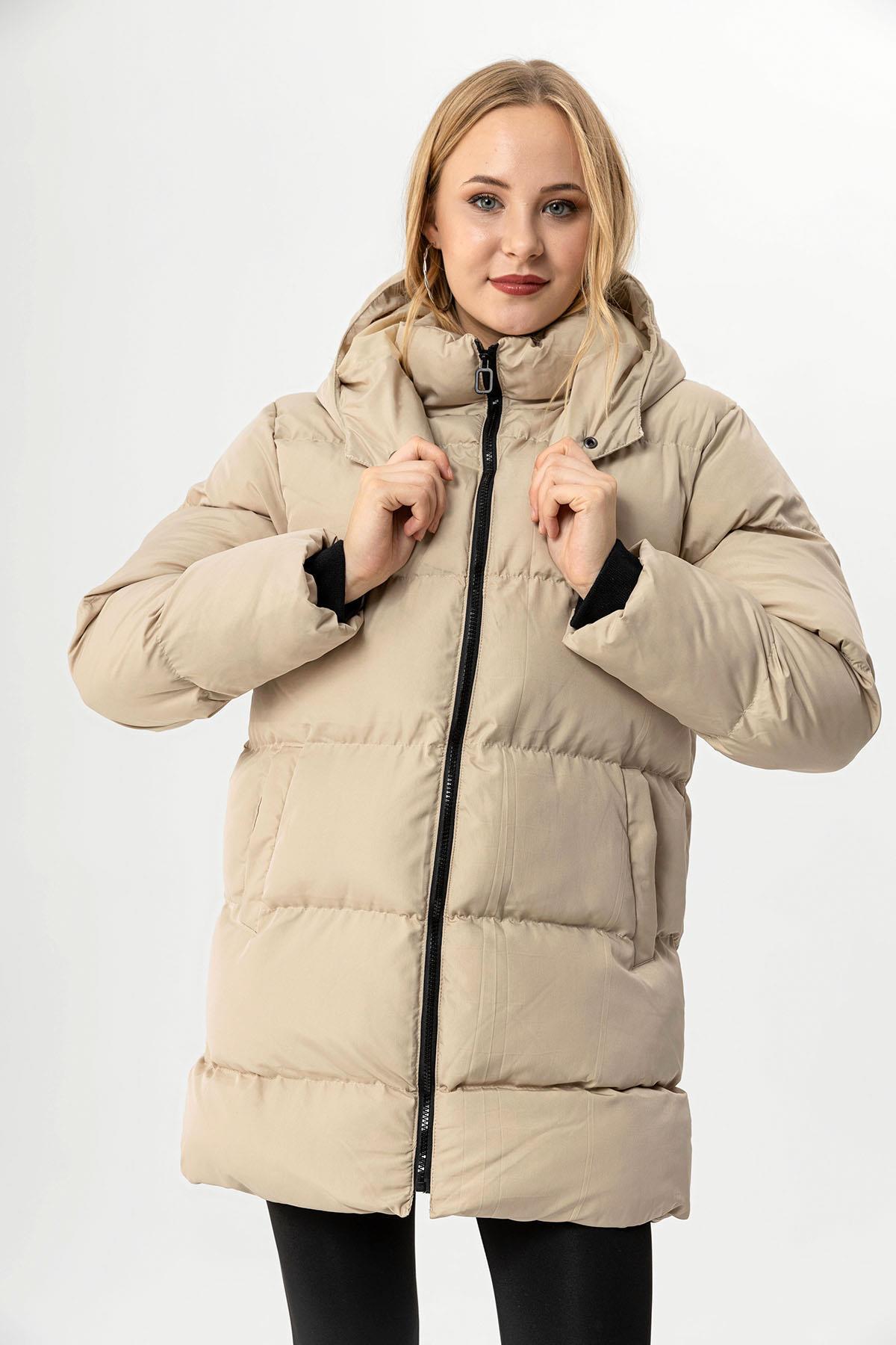 Kadın Kapüşon Detaylı Oversize Şişme Mont