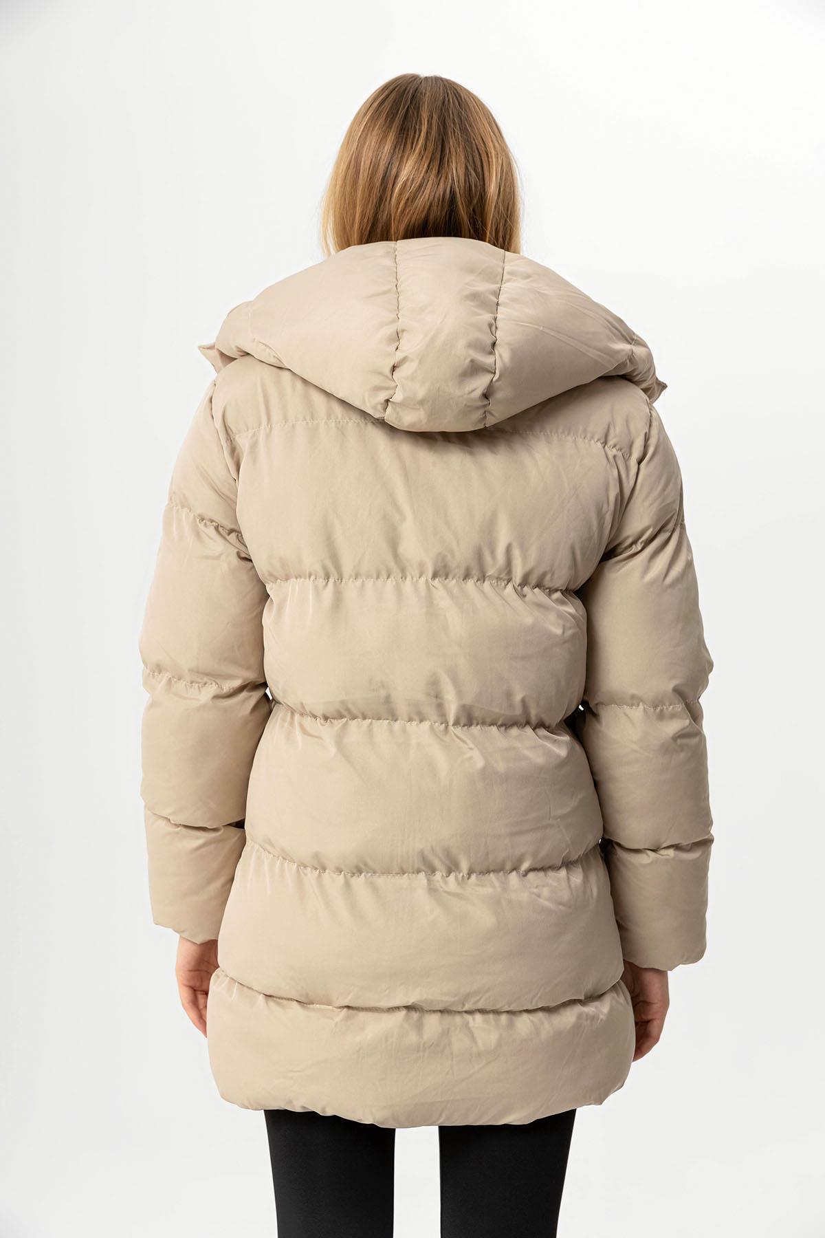 Kadın Kapüşon Detaylı Oversize Şişme Mont