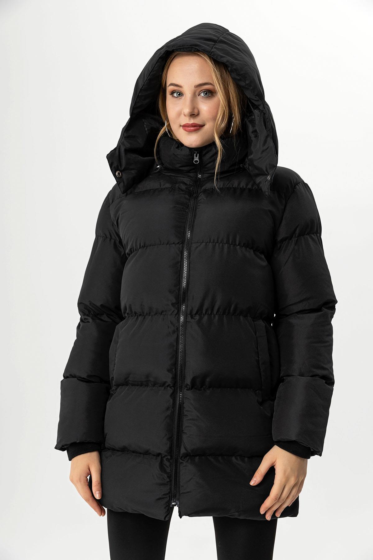 Kadın Kapüşon Detaylı Oversize Şişme Mont