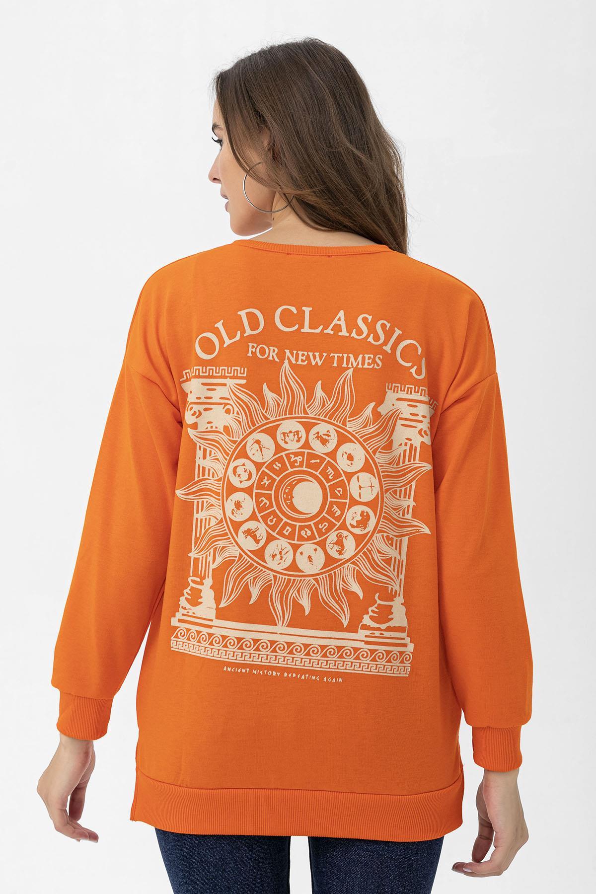 Kadın Sırt Baskı Detaylı Yan Yırtmaçlı Oversize Sweatshirt