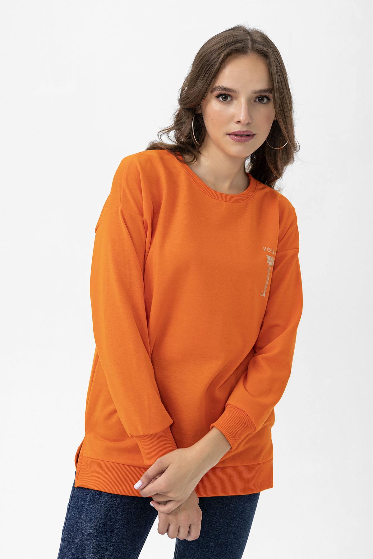 Kadın Sırt Baskı Detaylı Yan Yırtmaçlı Oversize Sweatshirt