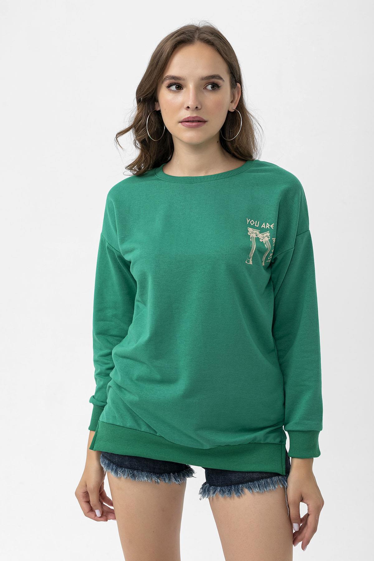 Kadın Sırt Baskı Detaylı Yan Yırtmaçlı Oversize Sweatshirt
