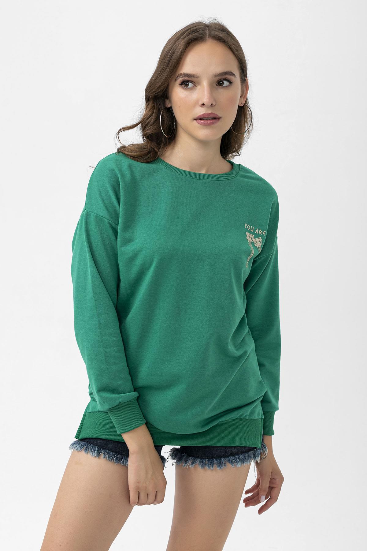 Kadın Sırt Baskı Detaylı Yan Yırtmaçlı Oversize Sweatshirt