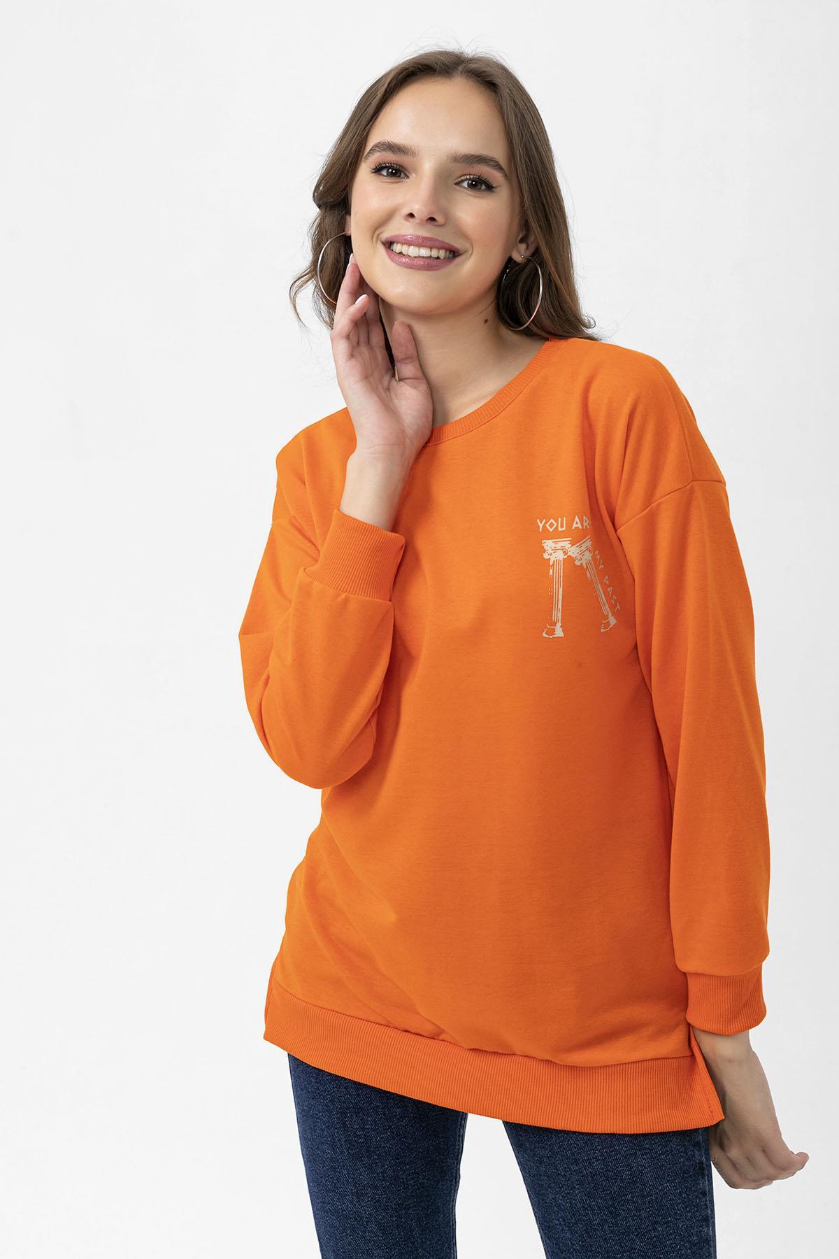 Kadın Sırt Baskı Detaylı Yan Yırtmaçlı Oversize Sweatshirt