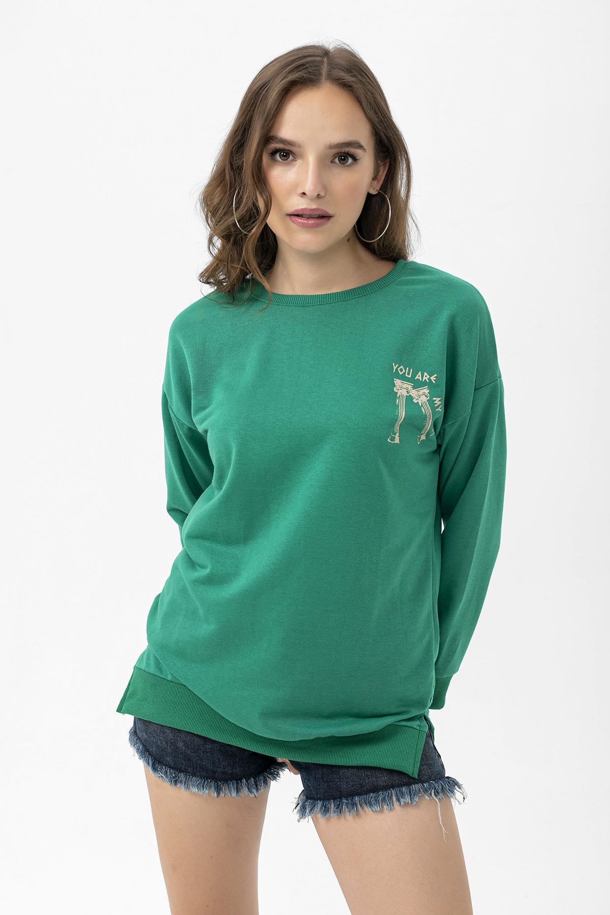 Kadın Sırt Baskı Detaylı Yan Yırtmaçlı Oversize Sweatshirt