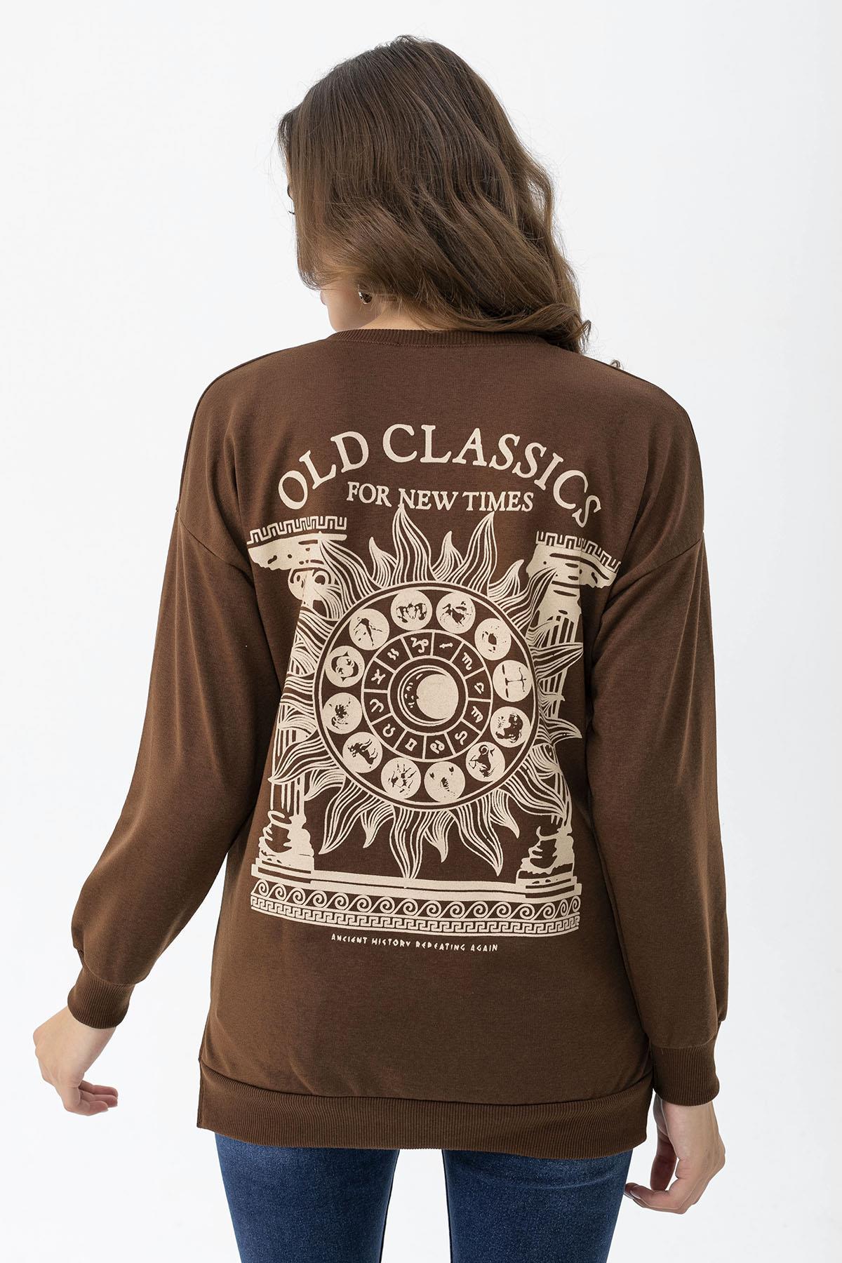 Kadın Sırt Baskı Detaylı Yan Yırtmaçlı Oversize Sweatshirt