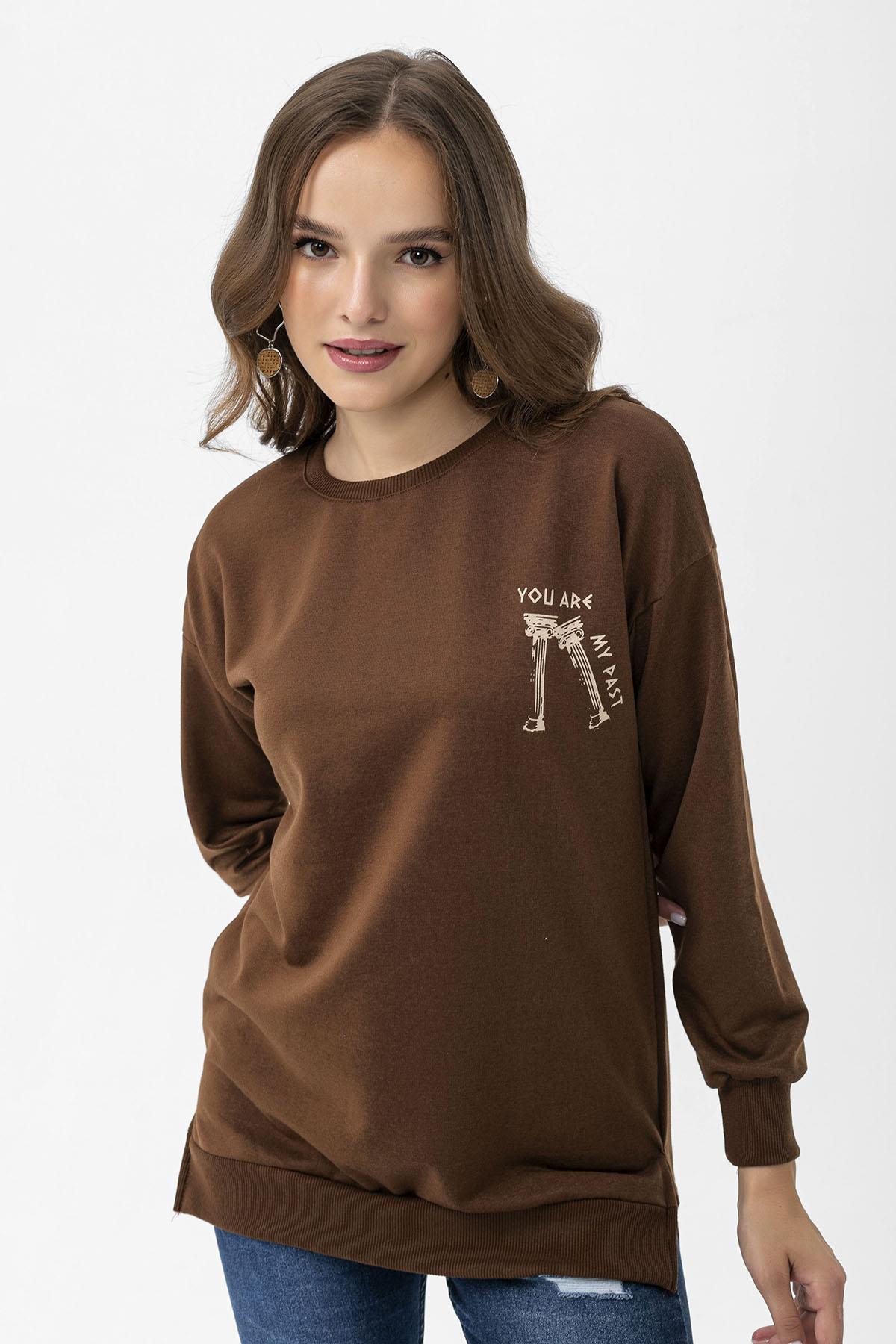 Kadın Sırt Baskı Detaylı Yan Yırtmaçlı Oversize Sweatshirt