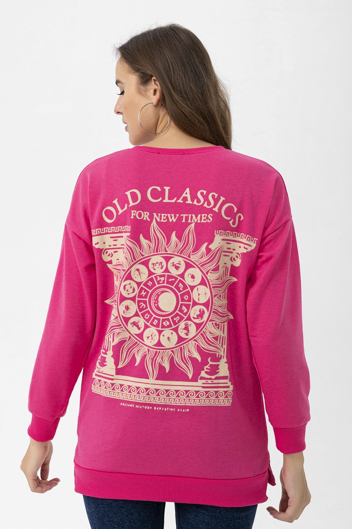 Kadın Sırt Baskı Detaylı Yan Yırtmaçlı Oversize Sweatshirt