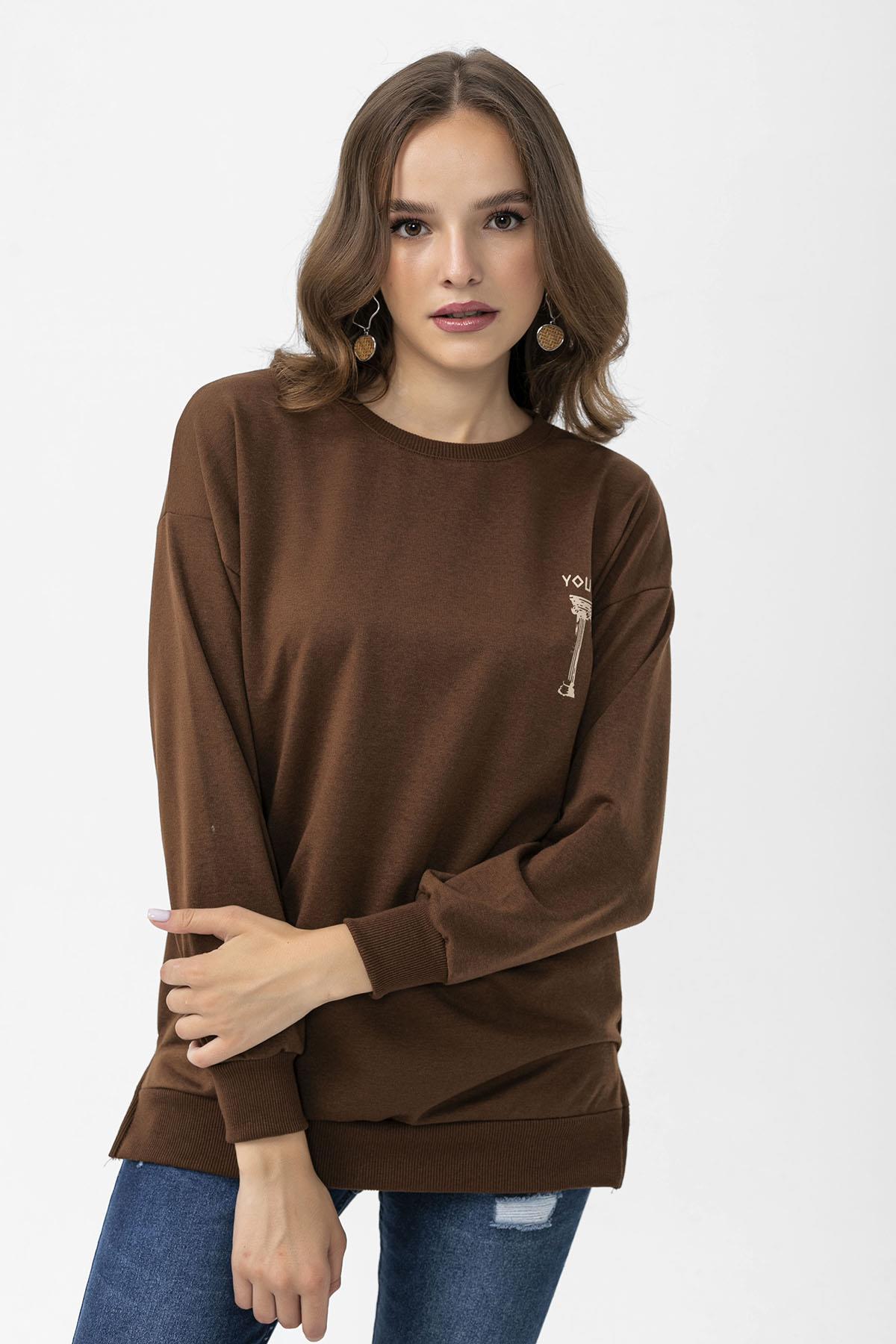 Kadın Sırt Baskı Detaylı Yan Yırtmaçlı Oversize Sweatshirt