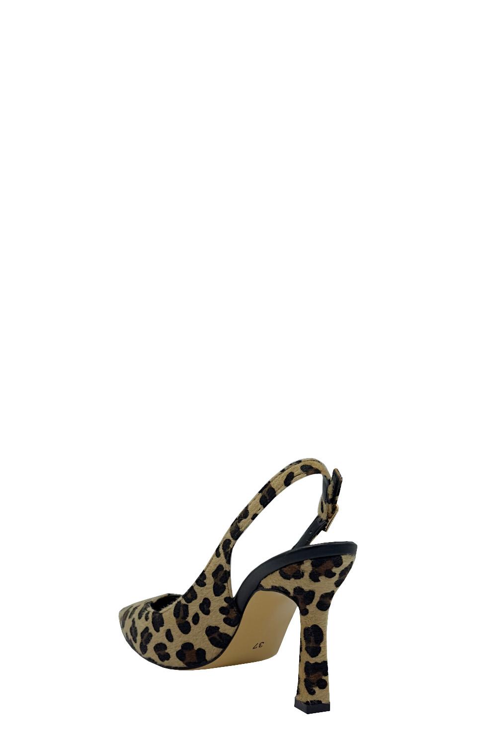 010 240835 Leopar