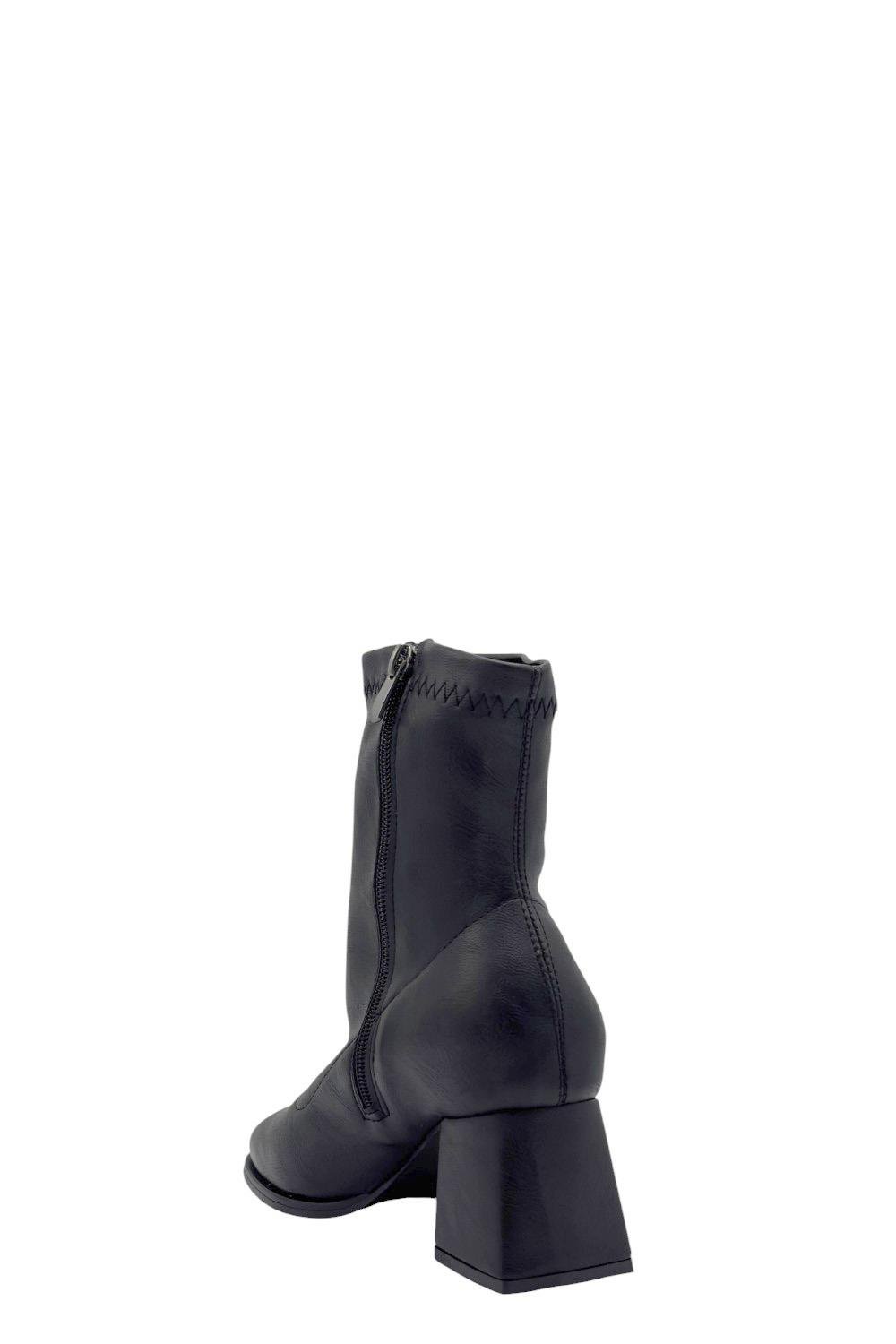 Siyah Topuklu Kadın Bot