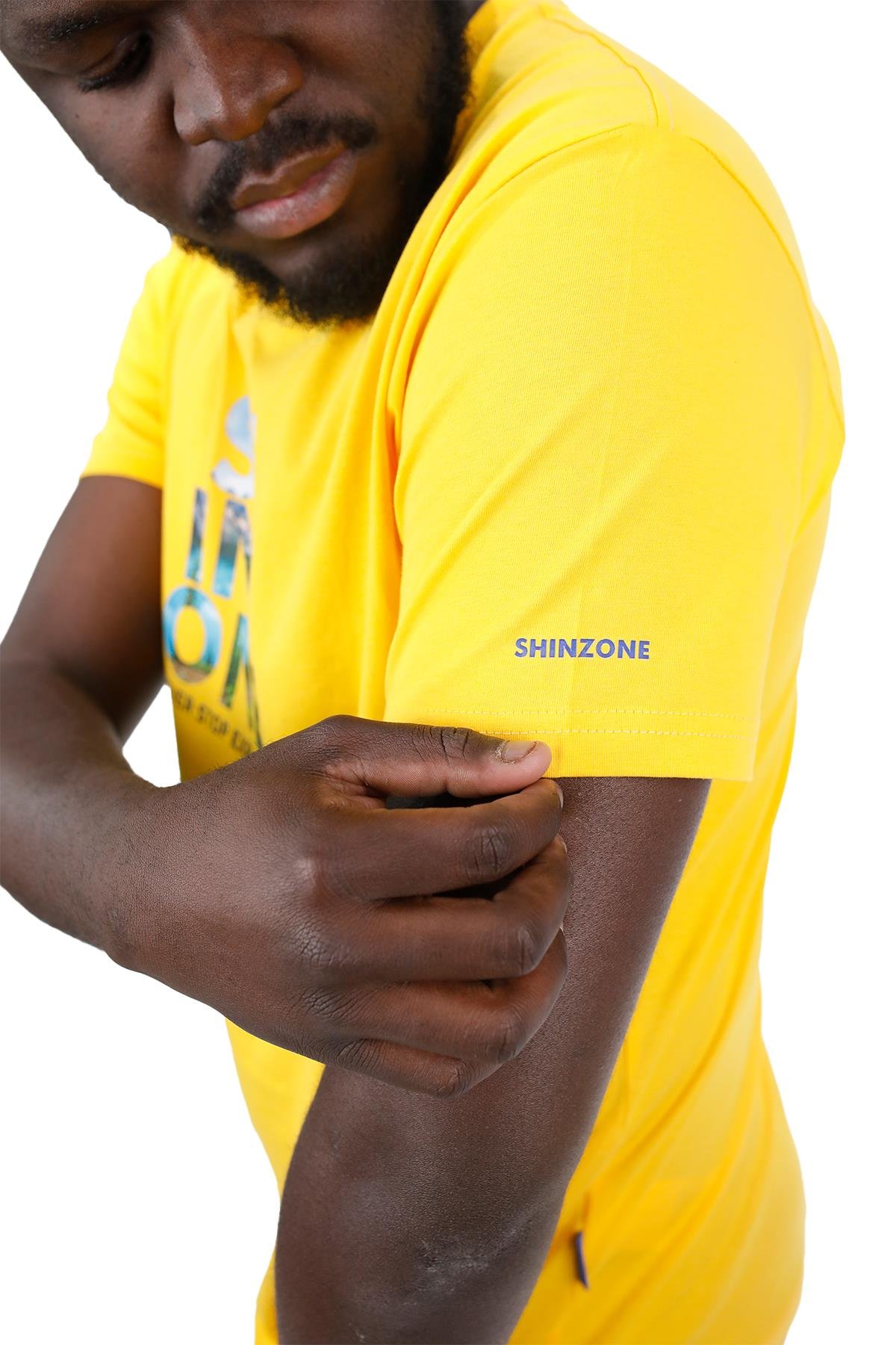 T-ShirtShinzoneErkek Bisiklet Yaka Standart Fit Göğüs Baskılı Sarı T-Shirt
