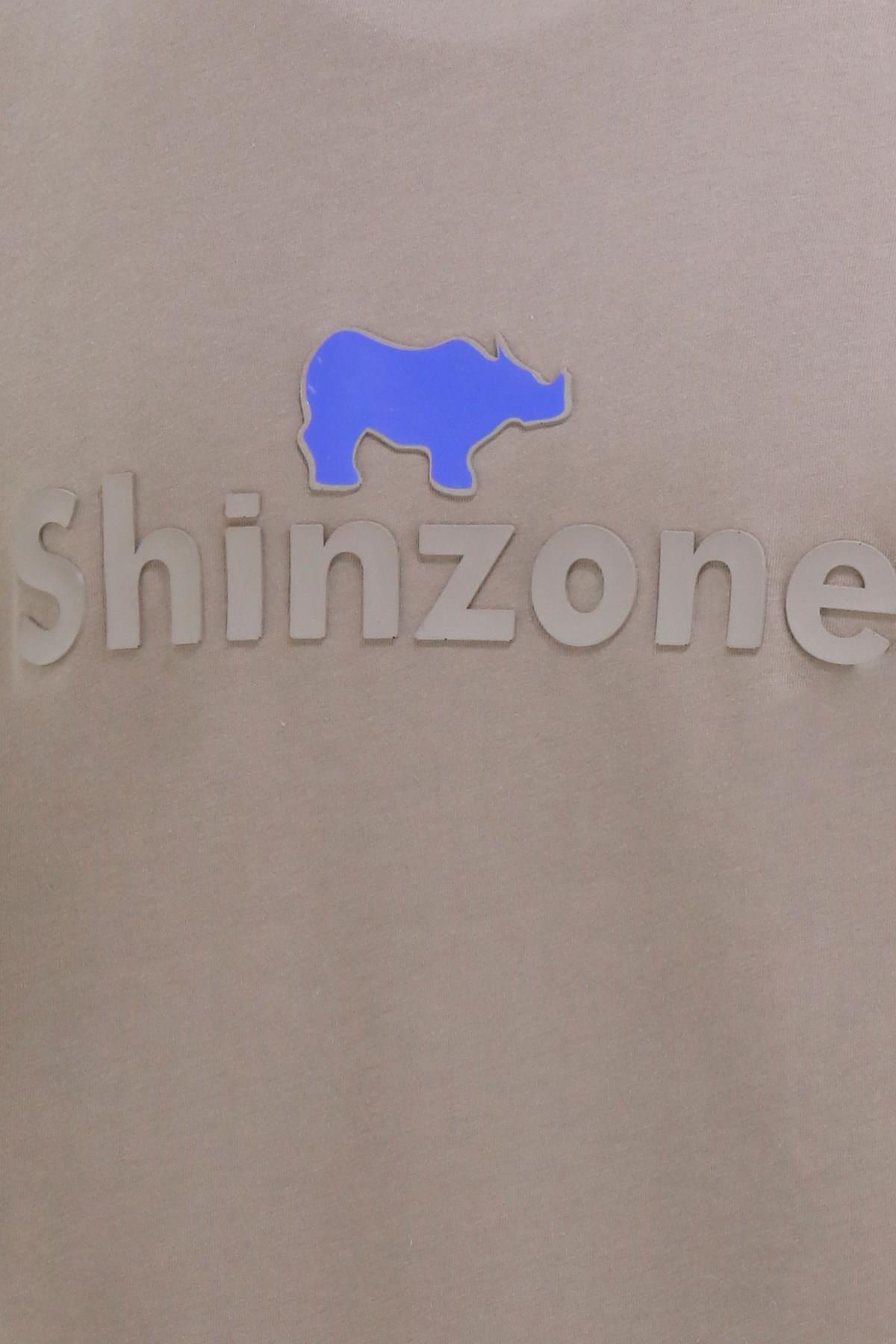 T-ShirtShinzoneErkek Bisiklet Yaka Standart Fit Kabartma Göğüs Baskılı Vizon T-Shirt