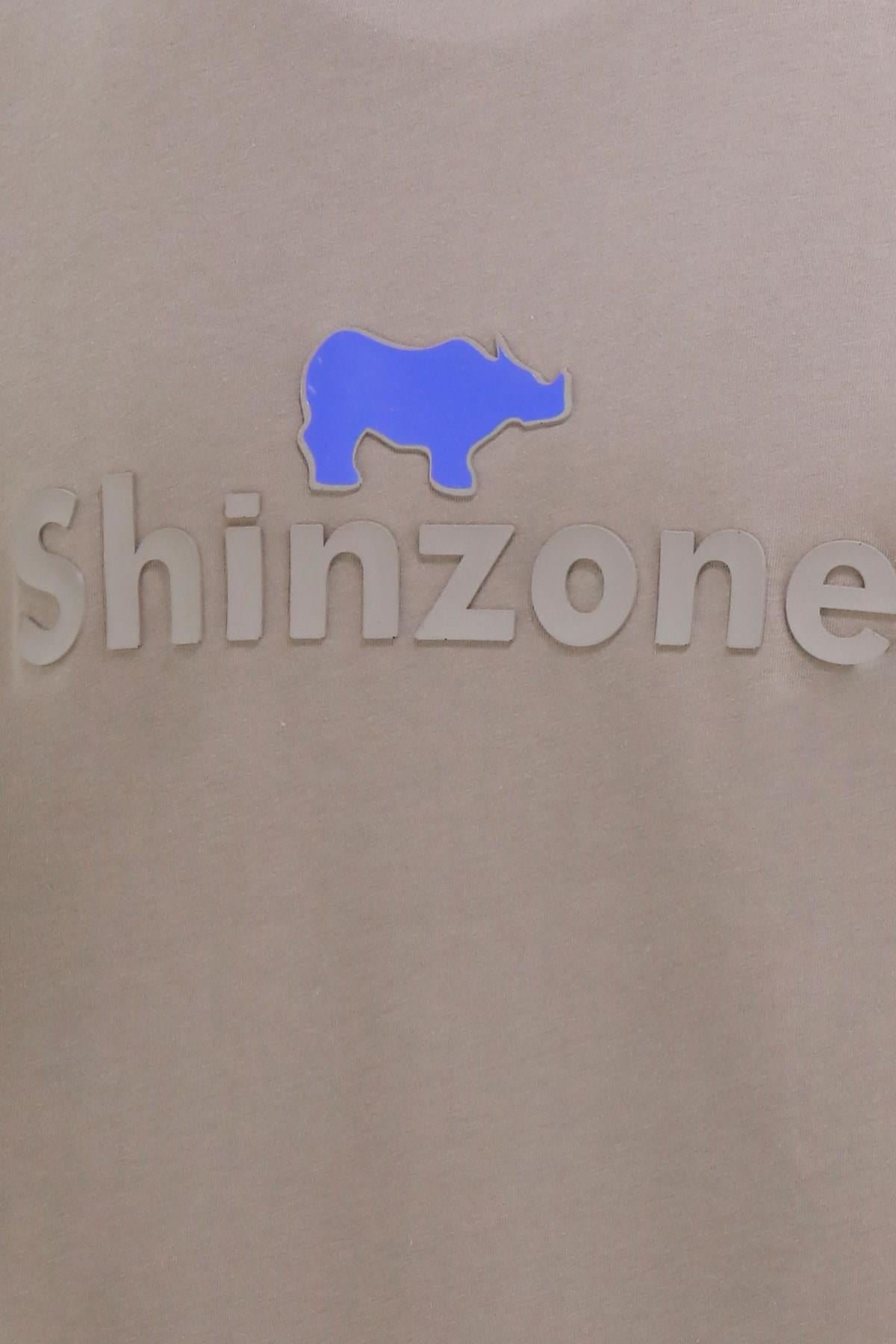 T-ShirtShinzoneErkek Bisiklet Yaka Standart Fit Kabartma Göğüs Baskılı Vizon T-Shirt