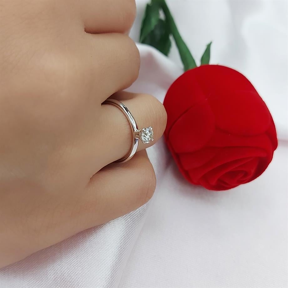 0.38 CT. FARKLI TASARIM TEKTAŞ PIRLANTA YÜZÜK