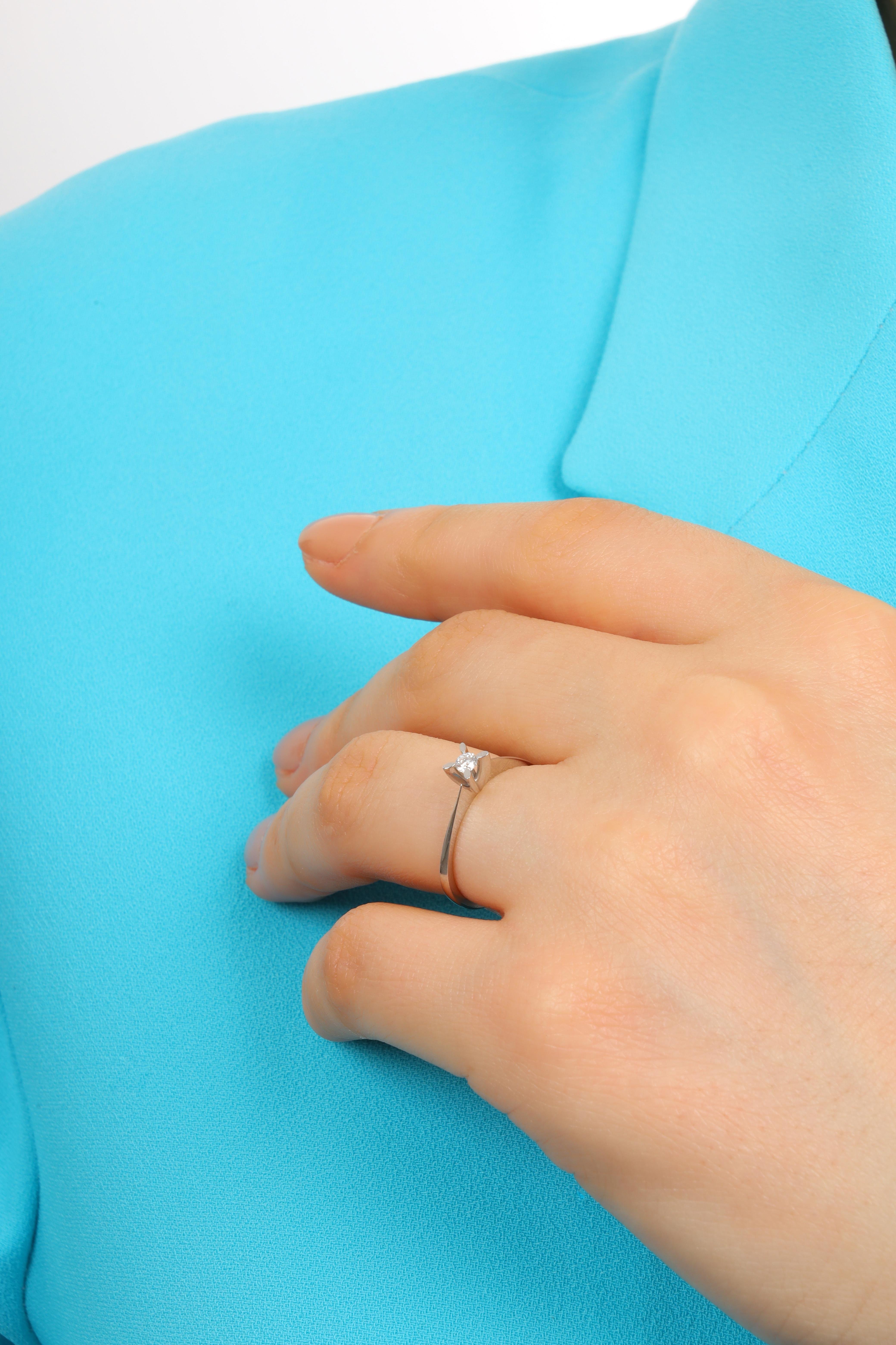 0,08 CT. TEKTAŞ PIRLANTA YÜZÜK