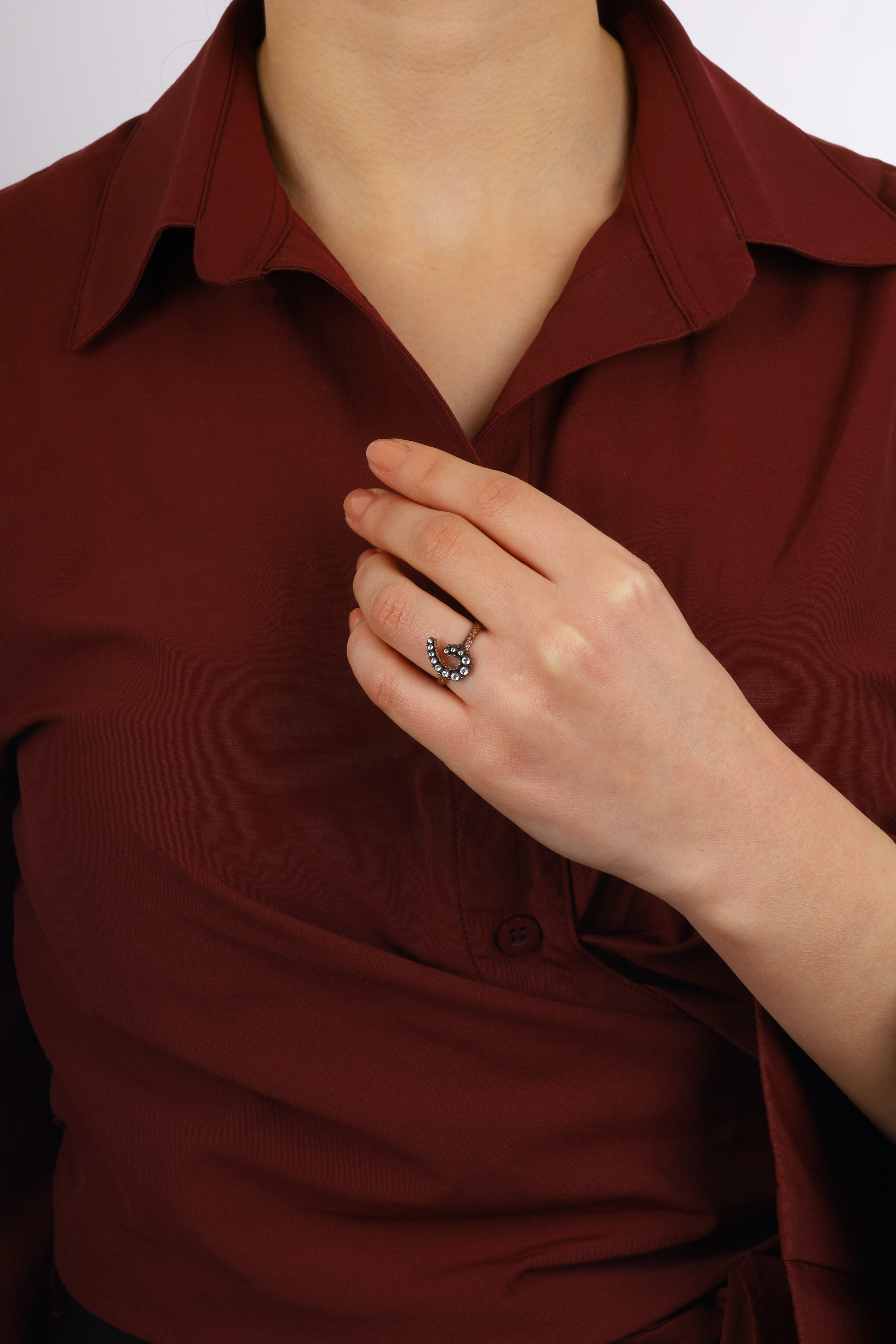 0,14 CT. SUYUN IŞILTISINI YANSITAN DAMLA TASARIM ELMAS YÜZÜK