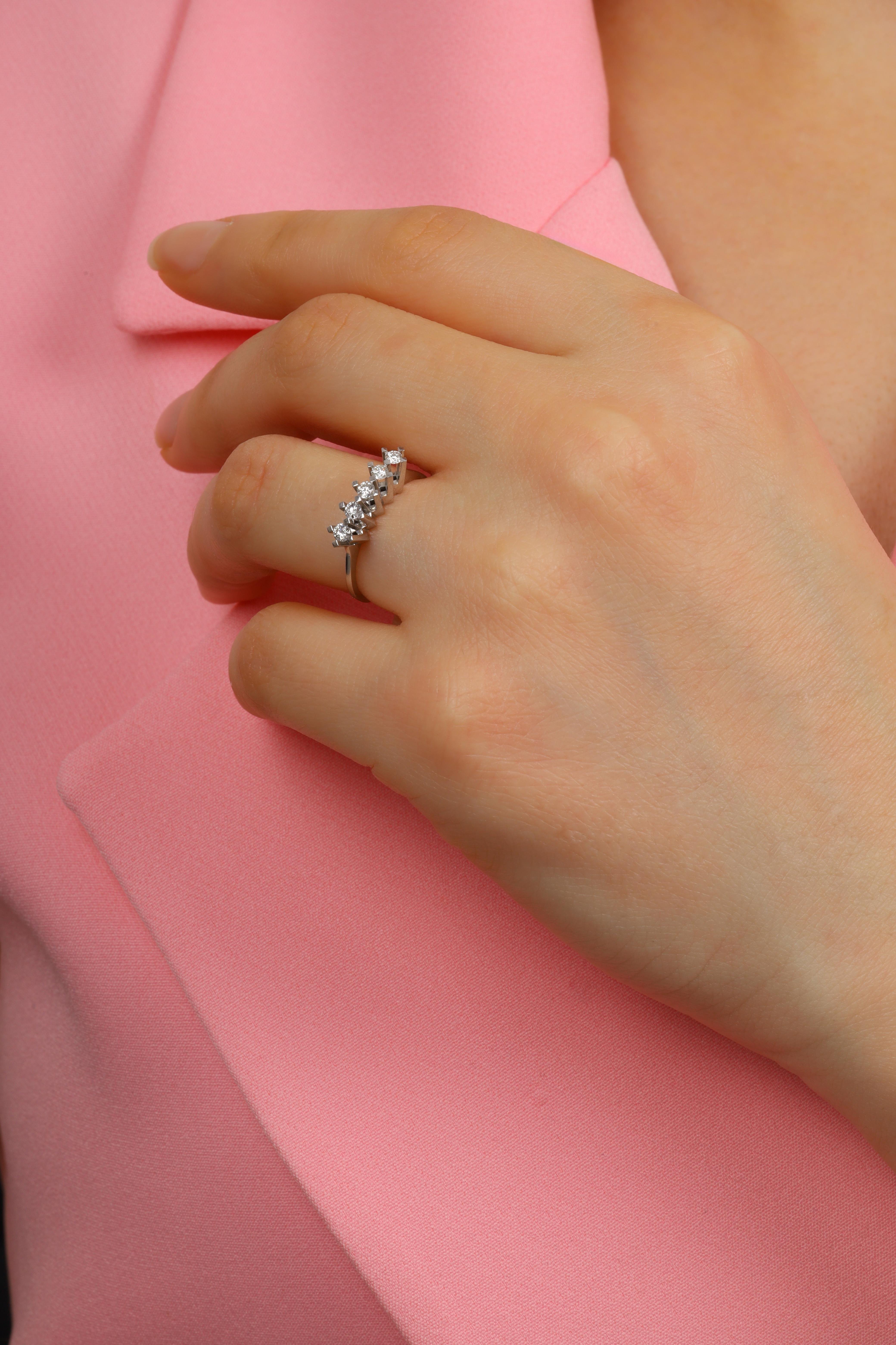 0,25 CT. BEŞTAŞ PIRLANTA YÜZÜK