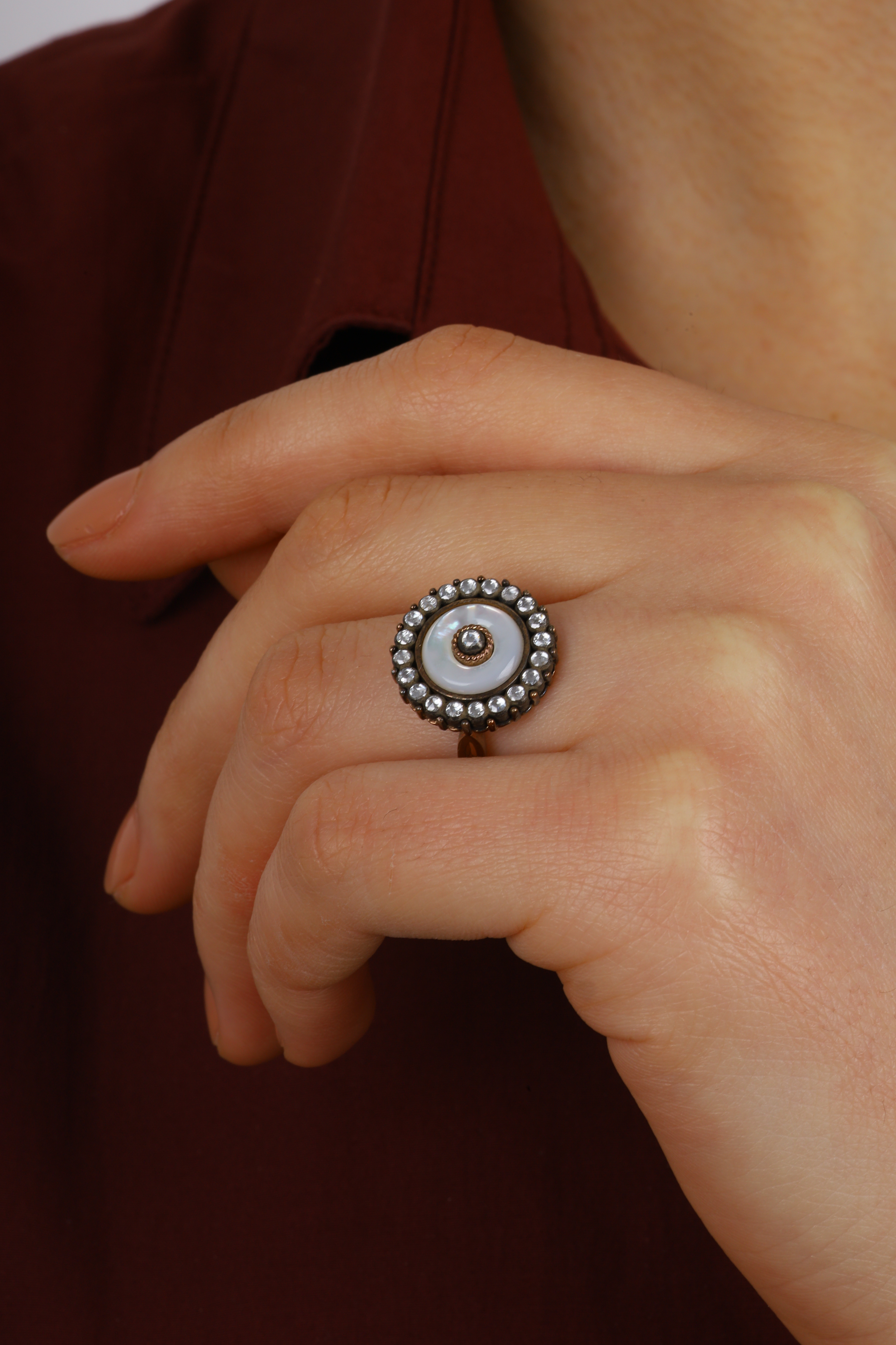 0,26 CT. DOLUNAY'IN PARILTISI SEDEFLİ  ELMAS YÜZÜK