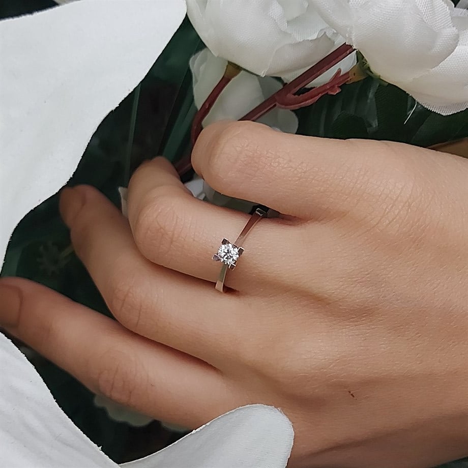 0,30 CT. TEKTAŞ PIRLANTA YÜZÜK