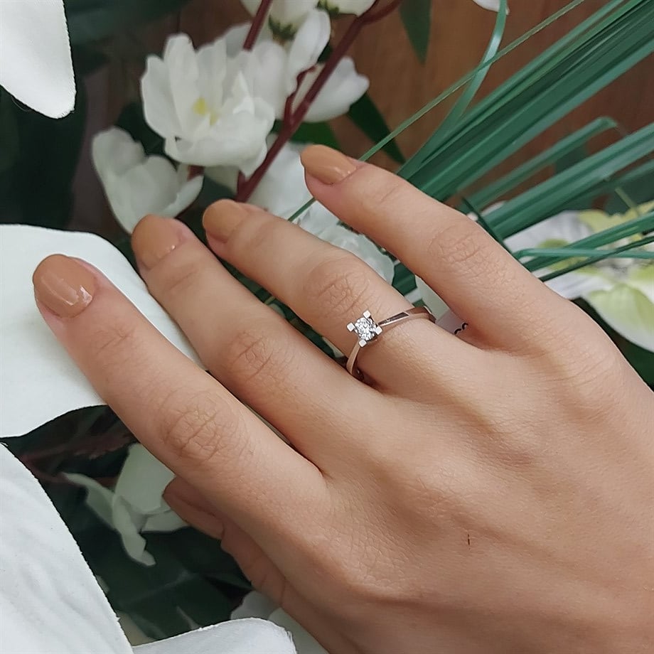 0,30 CT. TEKTAŞ PIRLANTA YÜZÜK