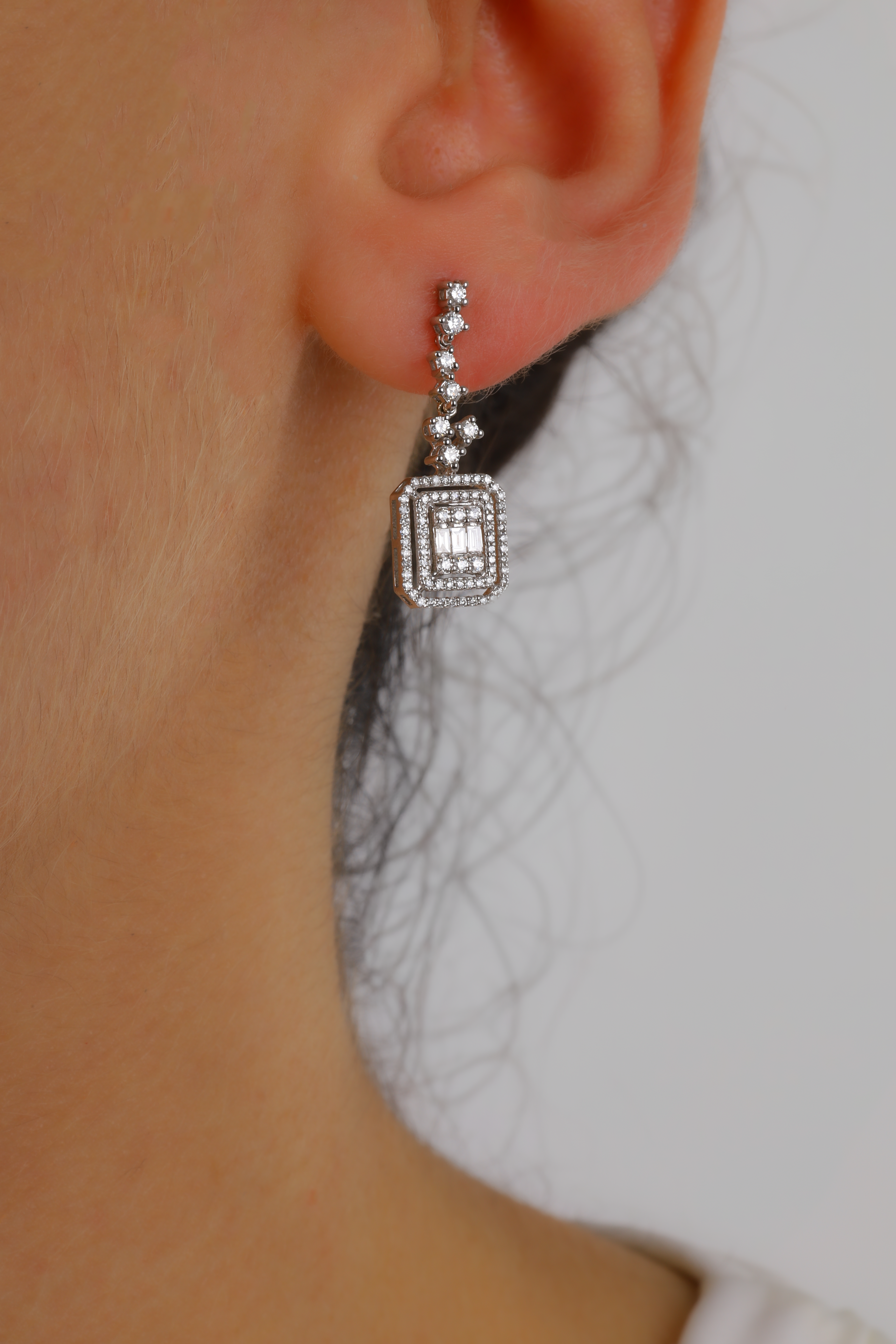 0,68 CT. BAGET PIRLANTA KÜPE