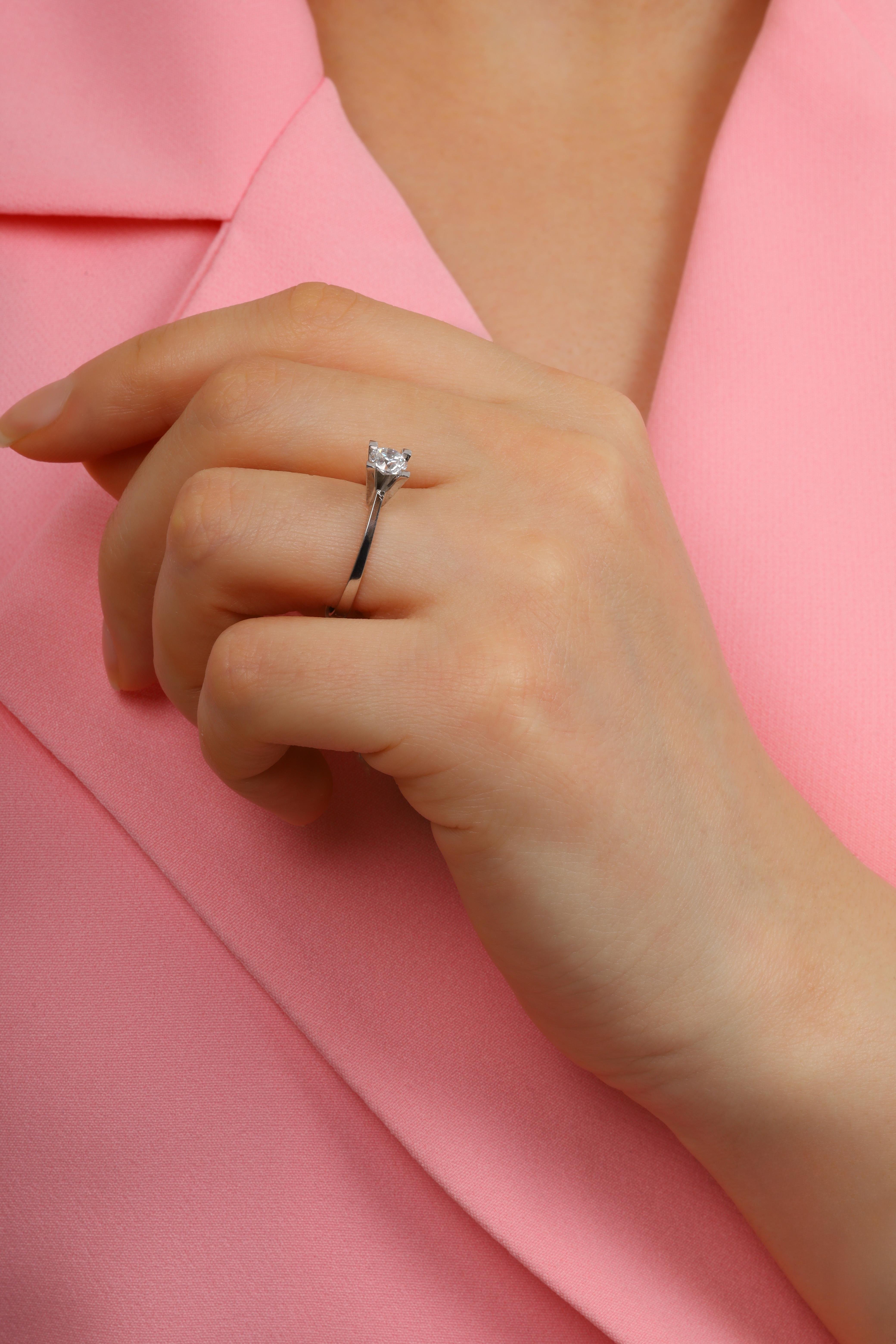 0,70 CT. TEKTAŞ PIRLANTA YÜZÜK