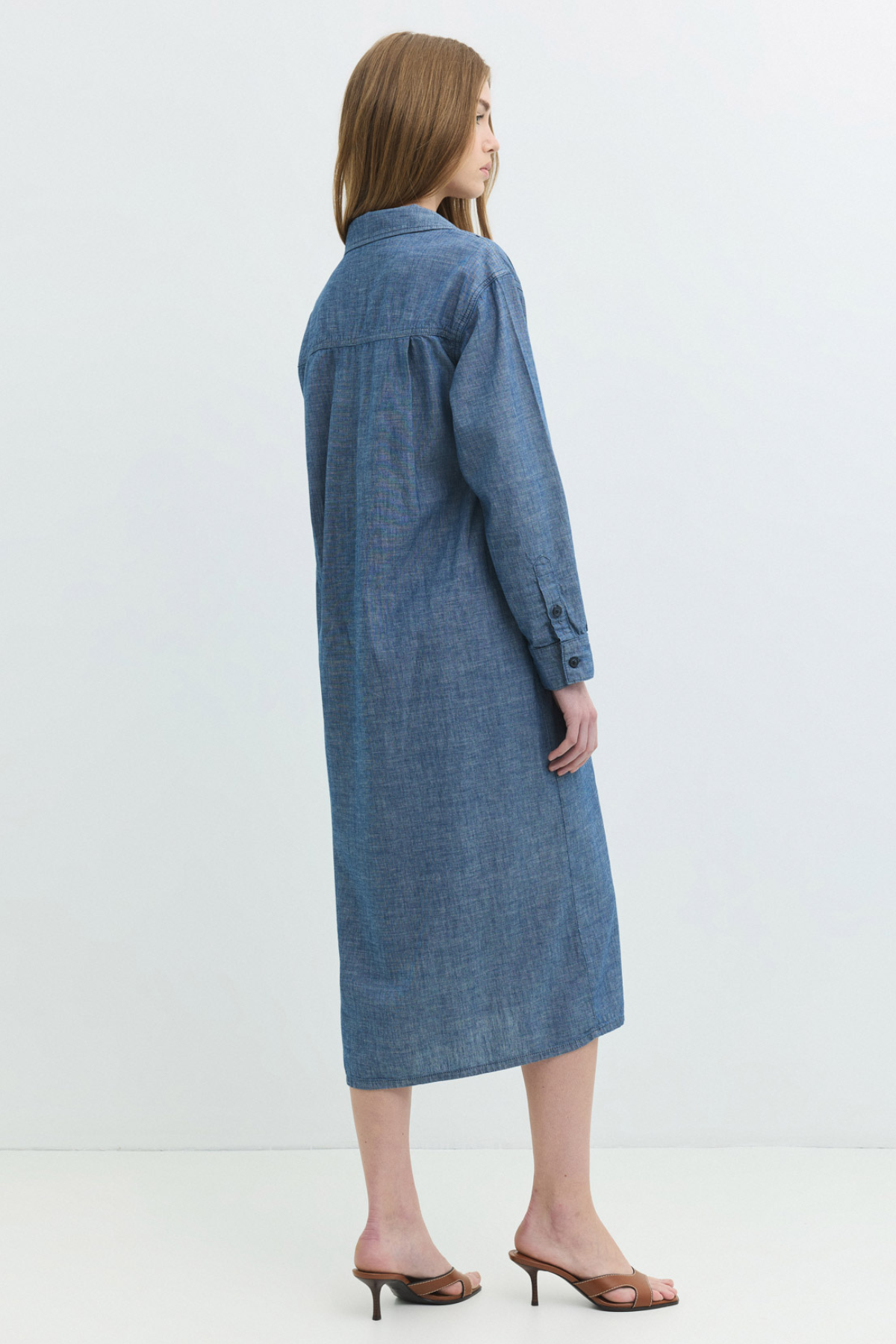 Oversize Fit Kuşaklı Chambray Orta İndigo Midi Jean Elbise