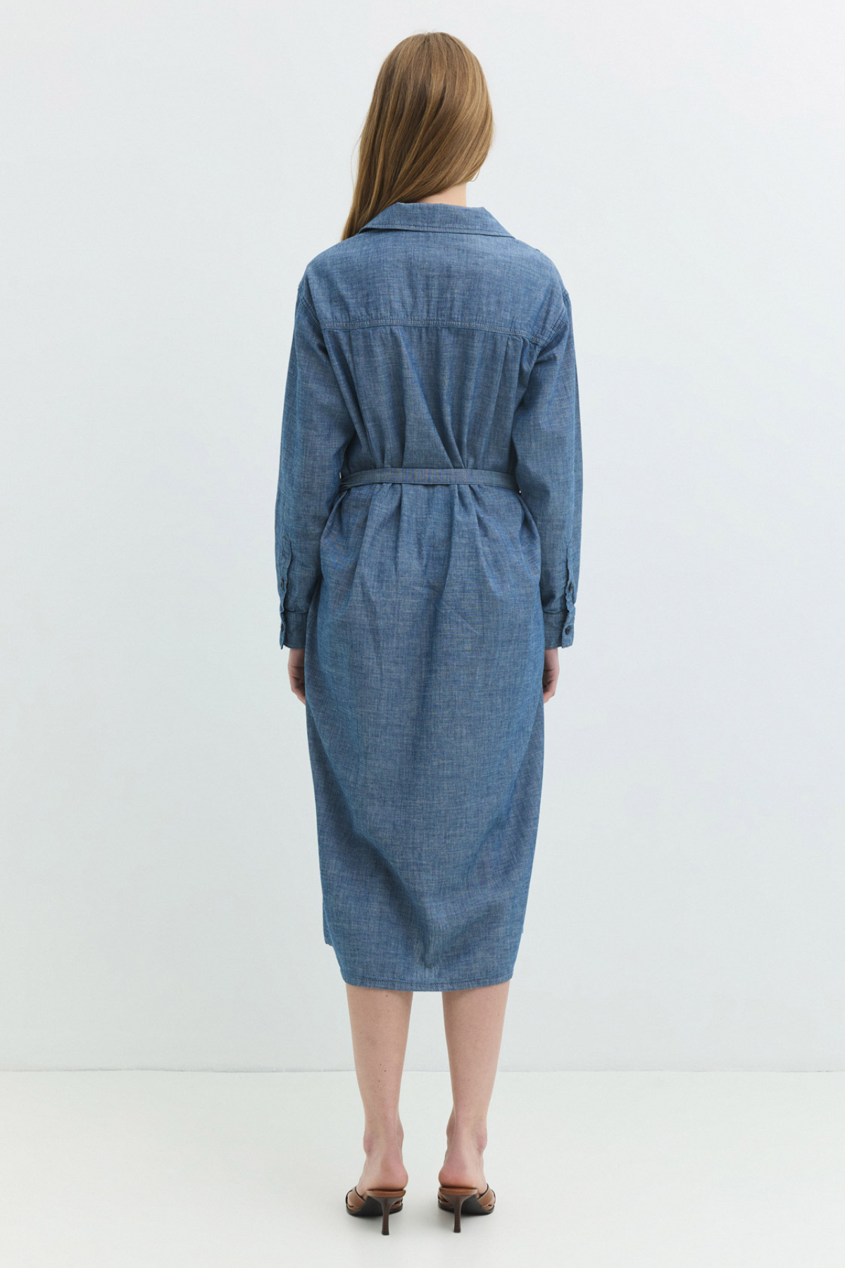 Oversize Fit Kuşaklı Chambray Orta İndigo Midi Jean Elbise