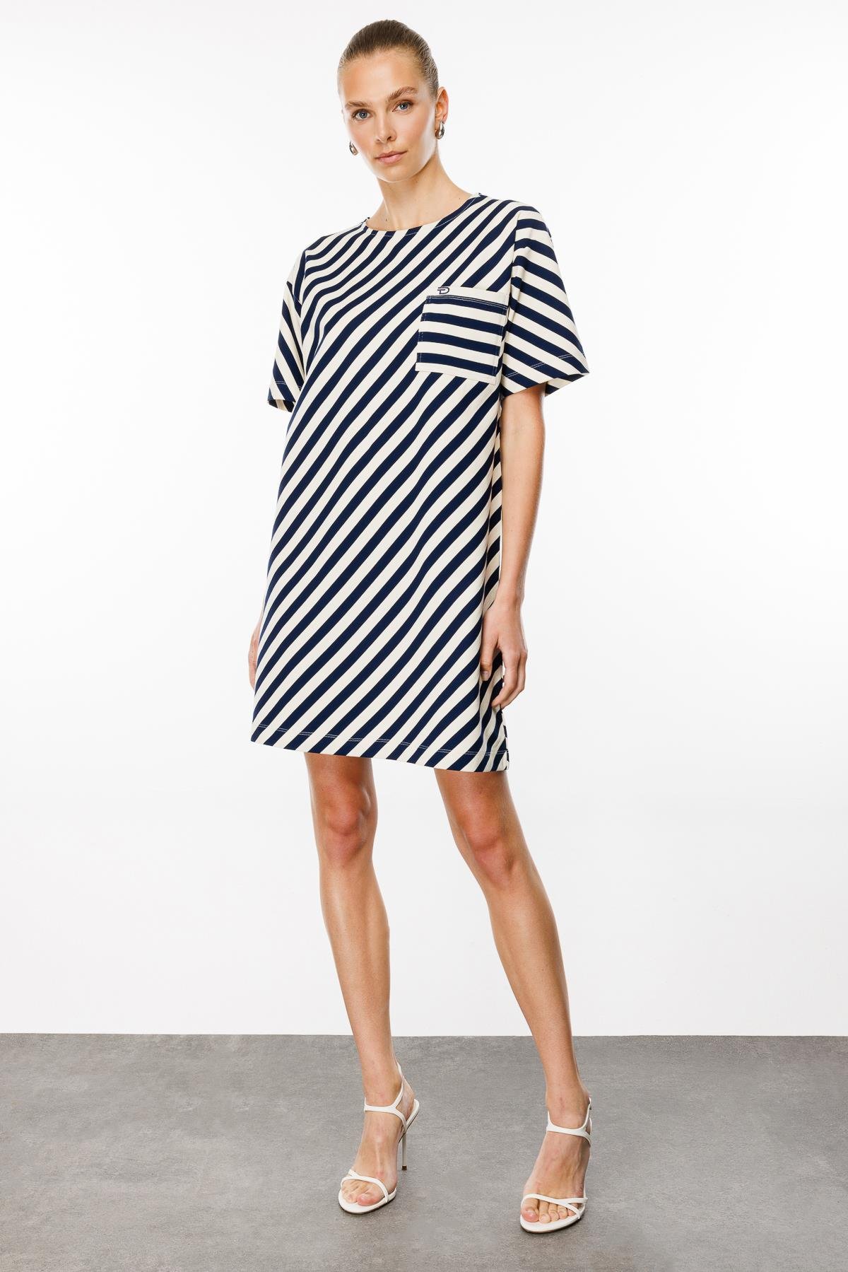 Rahat / Relaxed Fit Lacivert Çizgili Elbise