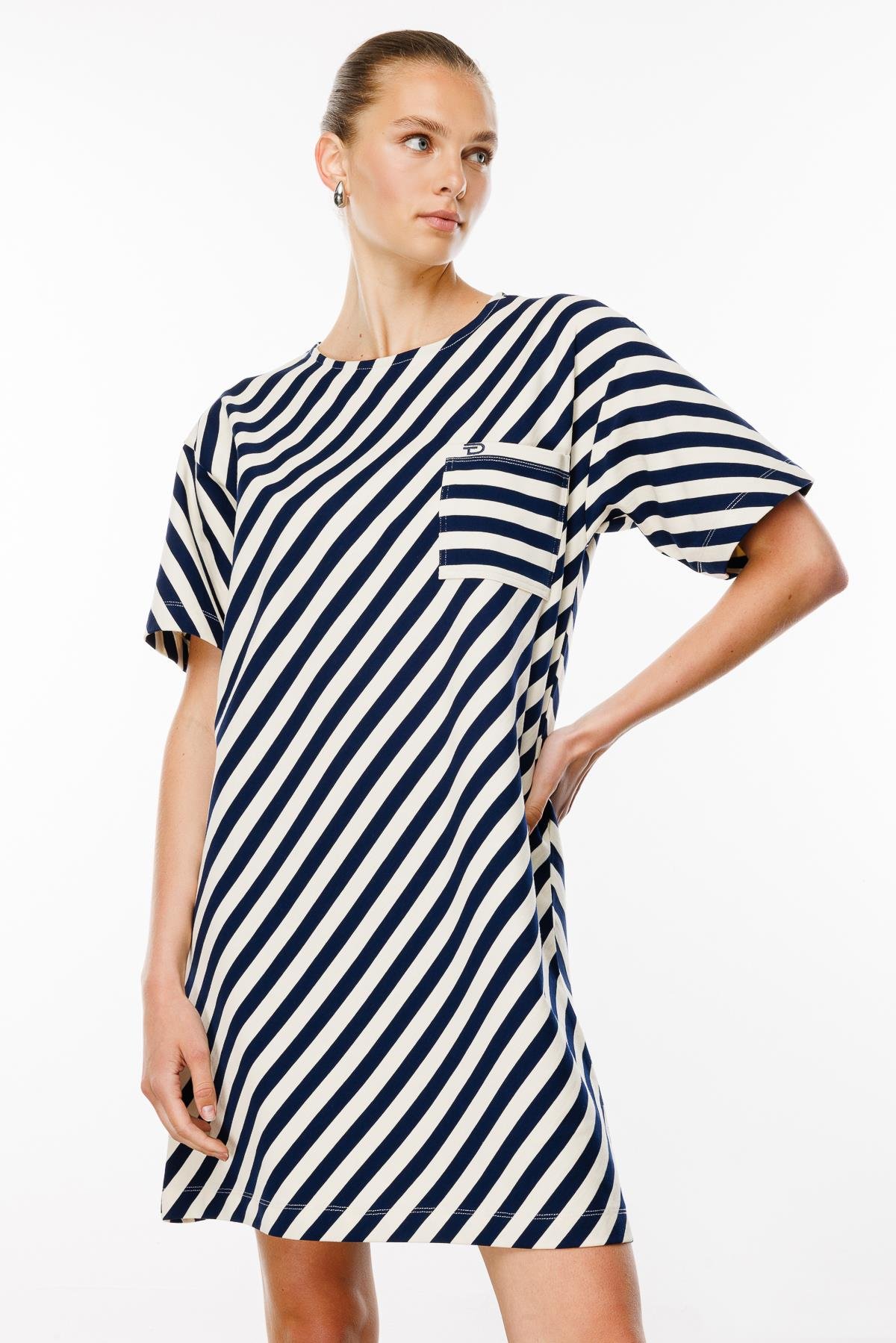 Rahat / Relaxed Fit Lacivert Çizgili Elbise