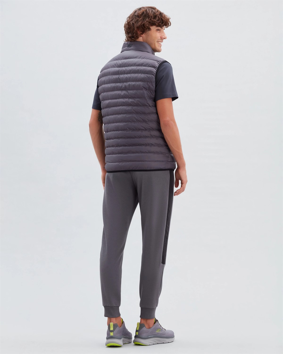 SKECHERS YELEK S202174-040 M Essential Vest