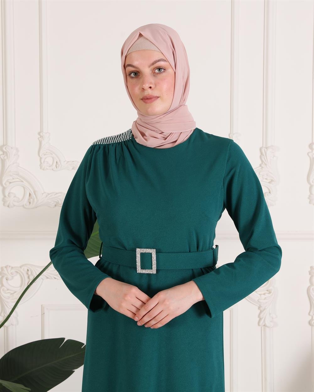 Kolları Taş Işlemeli Abaya