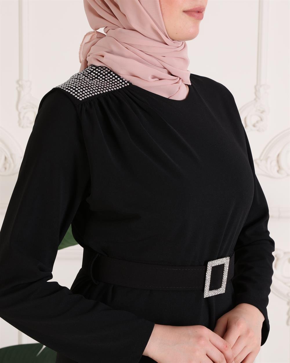 Kolları Taş Işlemeli Abaya