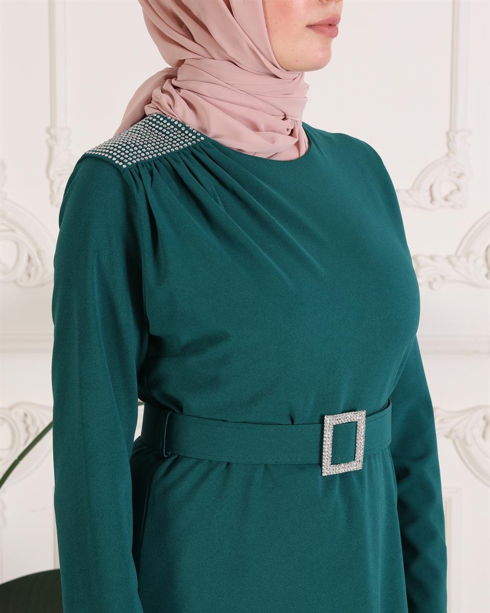 Kolları Taş Işlemeli Abaya