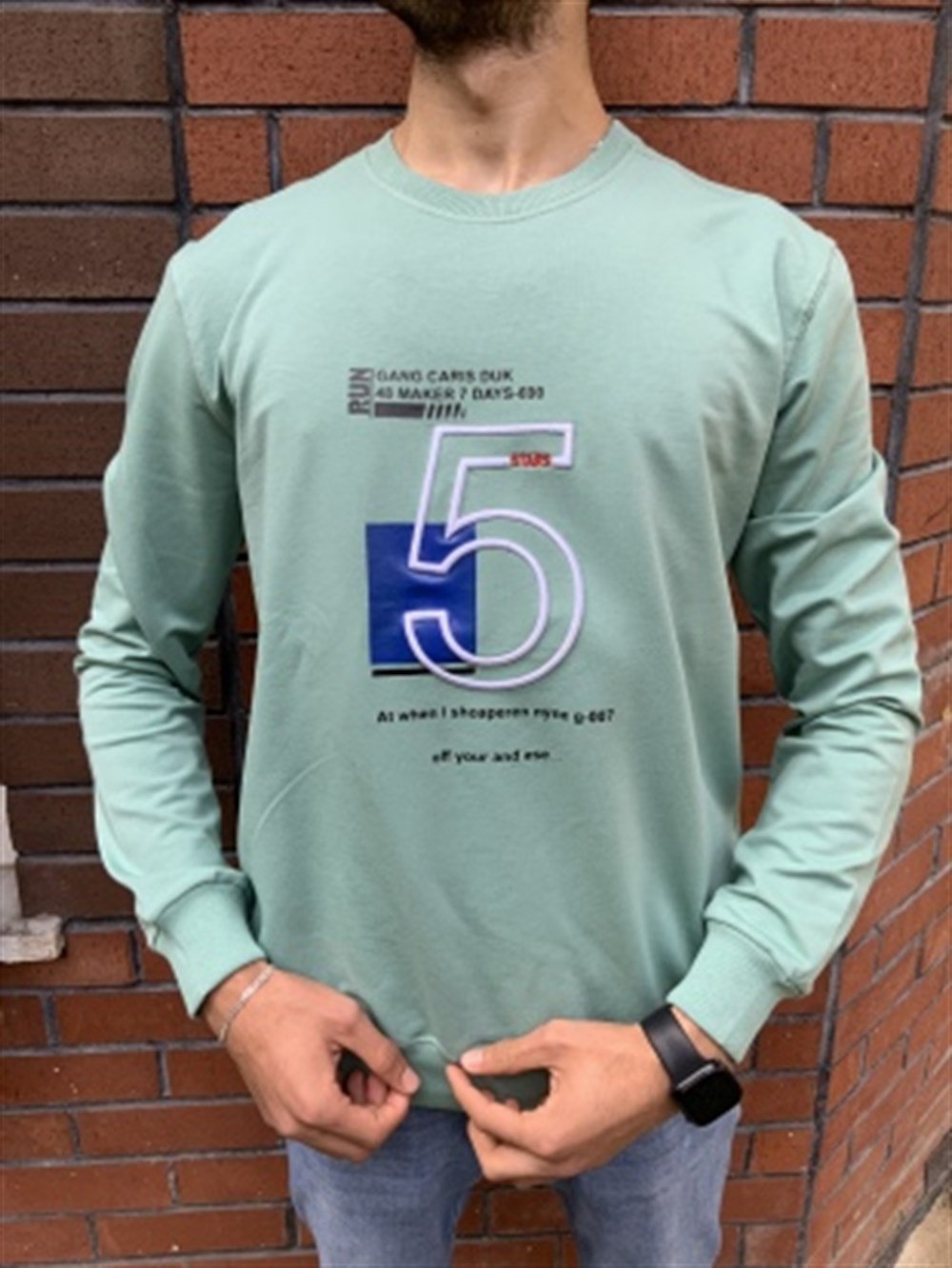Sweatshirt