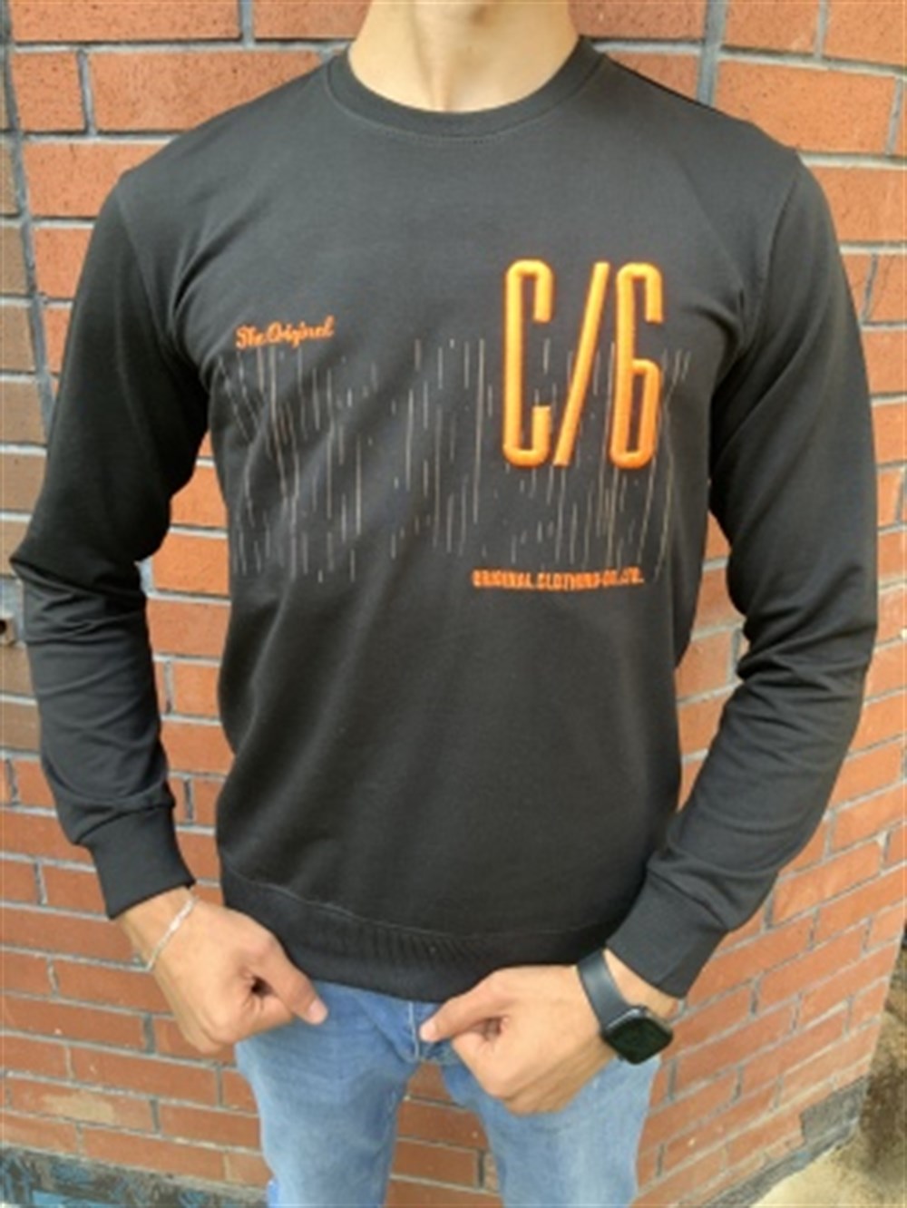 Sweatshirt