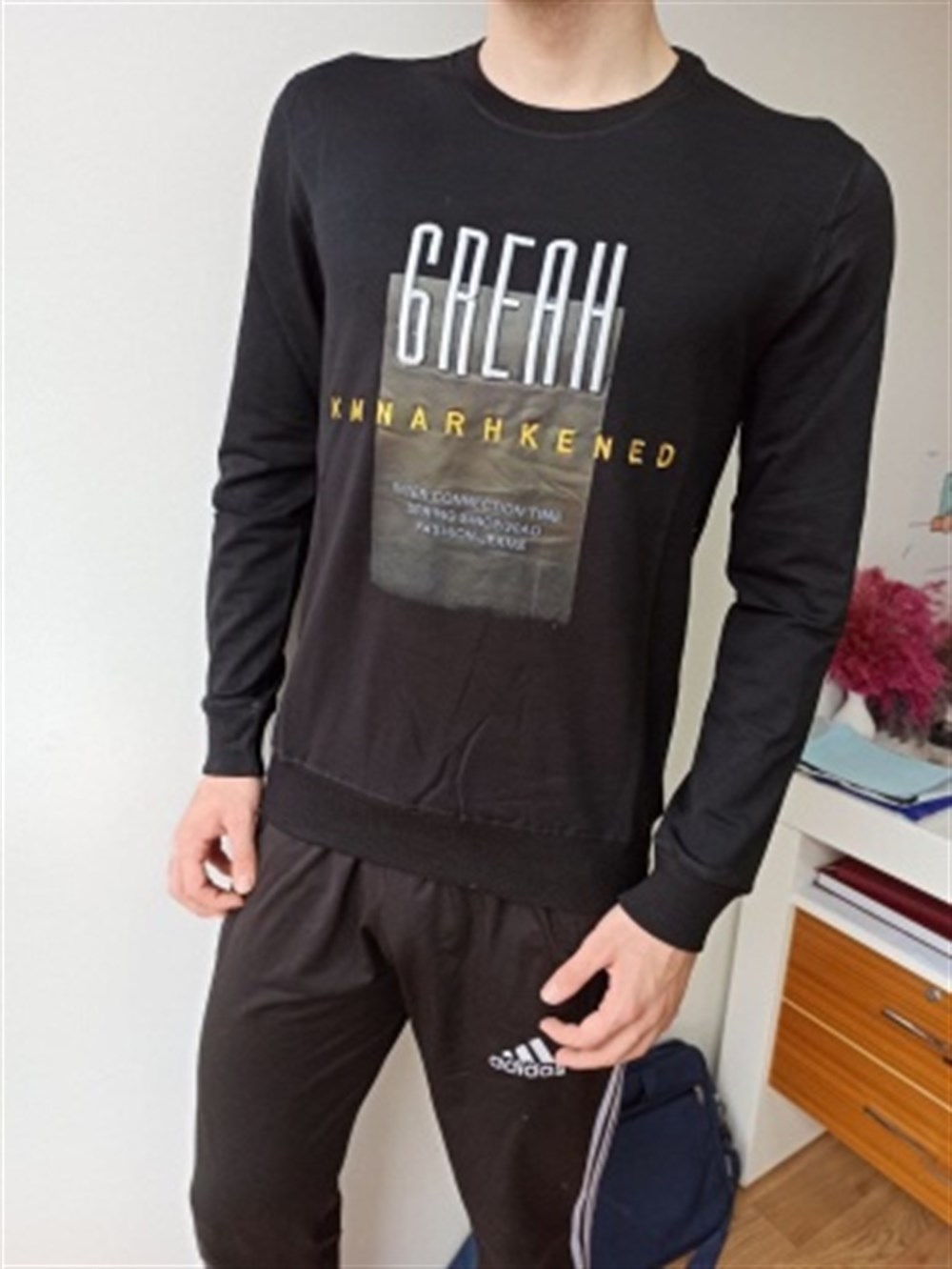 Sweatshirt