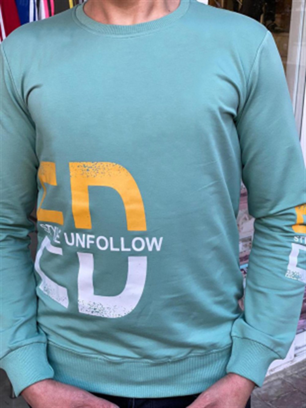 Sweatshirt
