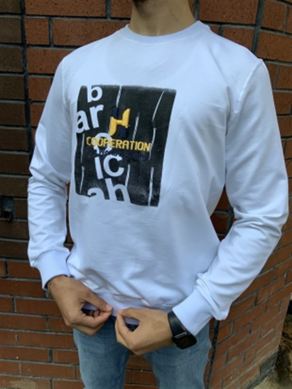 Sweatshirt