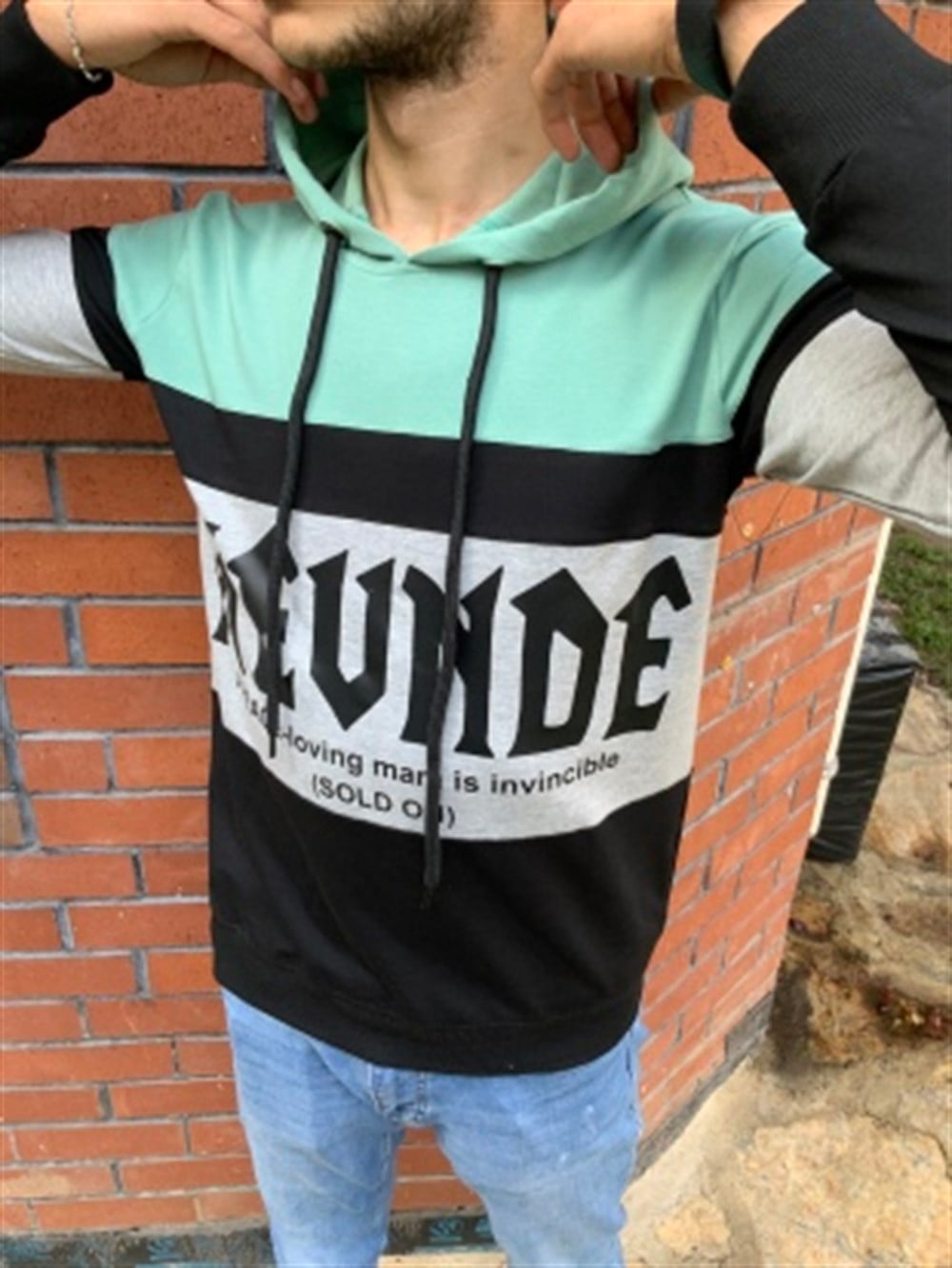 Sweatshirt