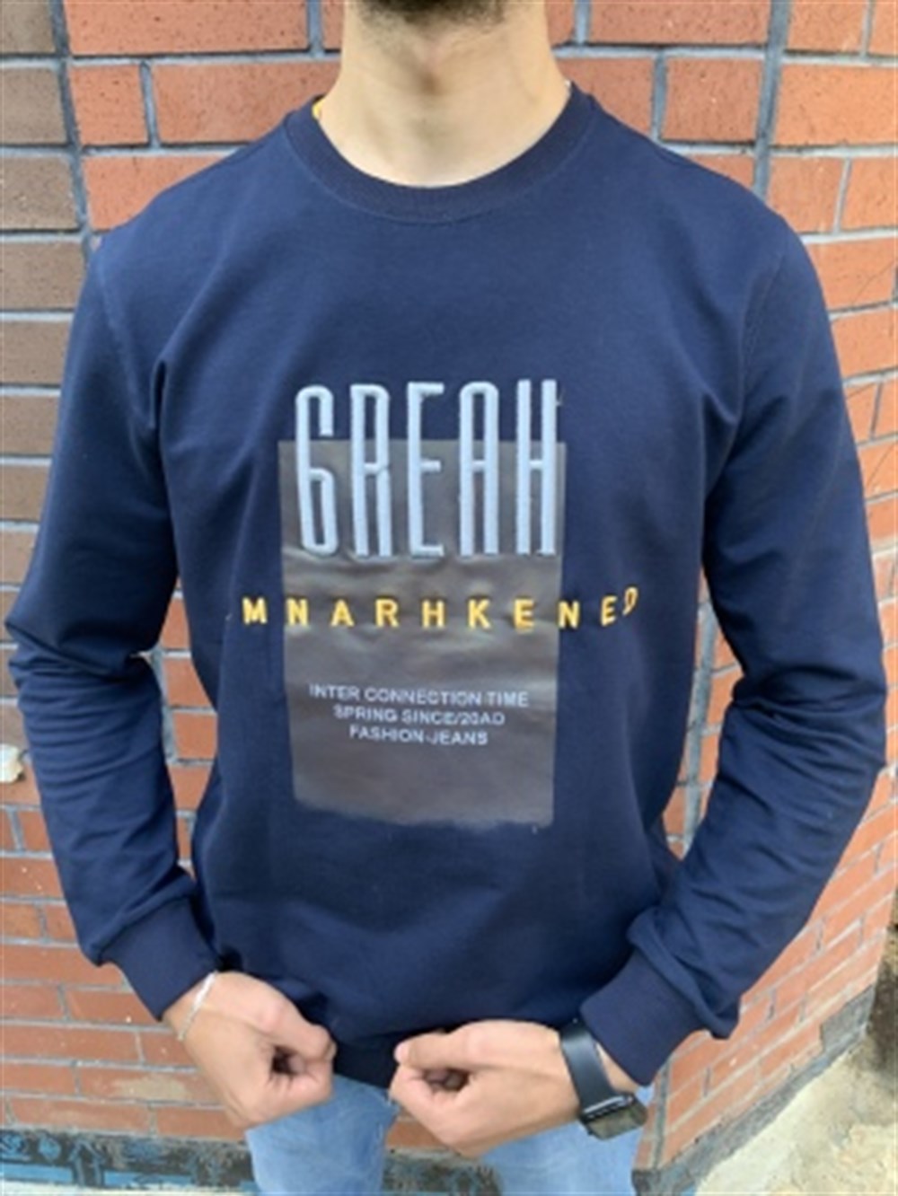 Sweatshirt