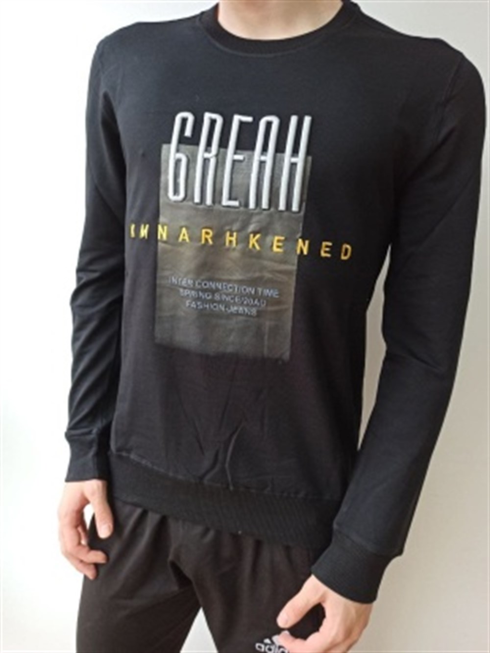 Sweatshirt
